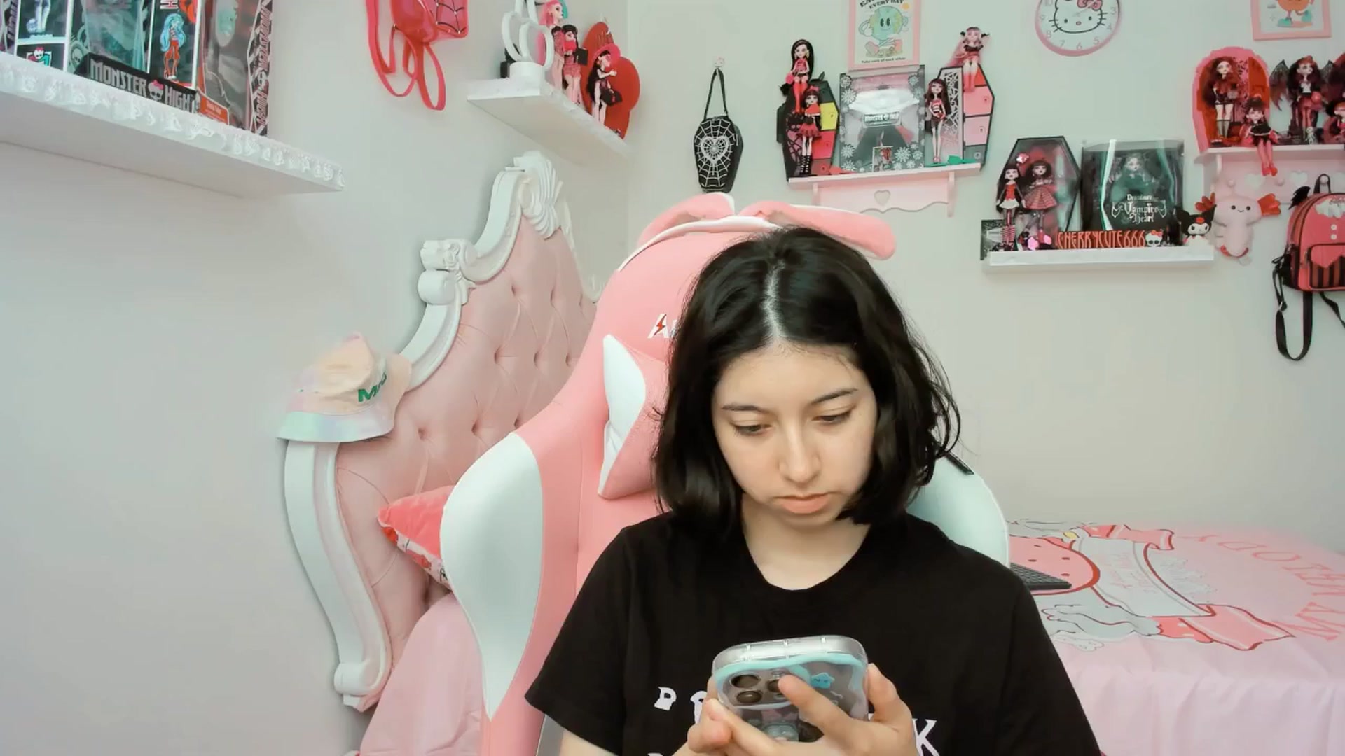 Gallery image thumbnail from Cherrycute666's myfreecams stream on, 06/05/2025, 18:04 image 13 of 20