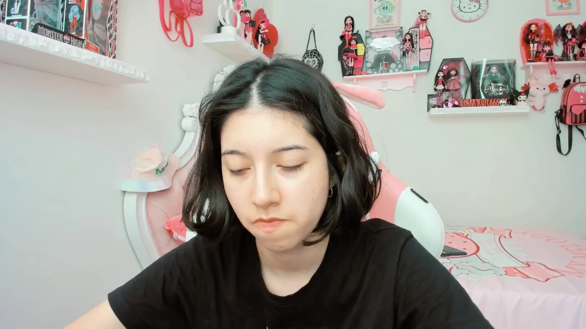 Gallery image thumbnail from Cherrycute666's myfreecams stream on, 06/05/2025, 18:04 image 3 of 20