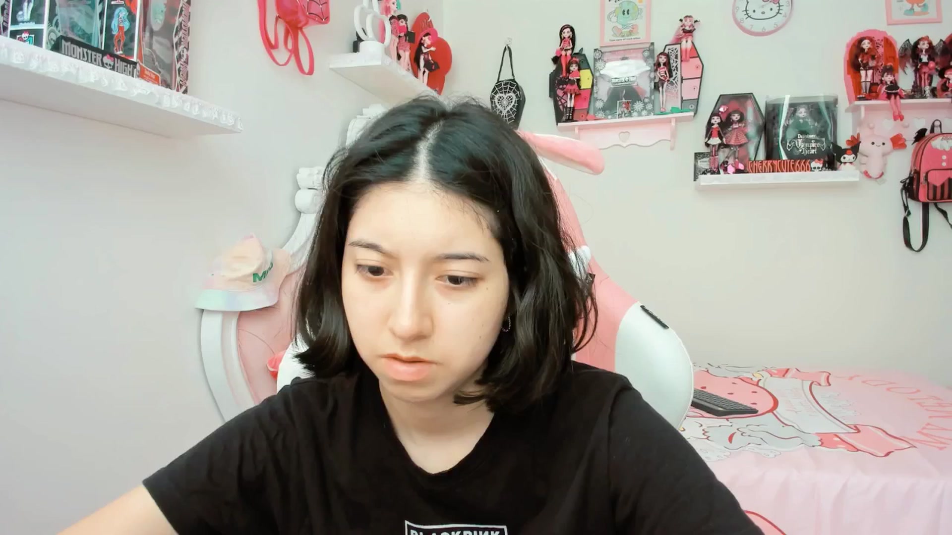Gallery image thumbnail from Cherrycute666's myfreecams stream on, 06/05/2025, 18:04 image 16 of 20