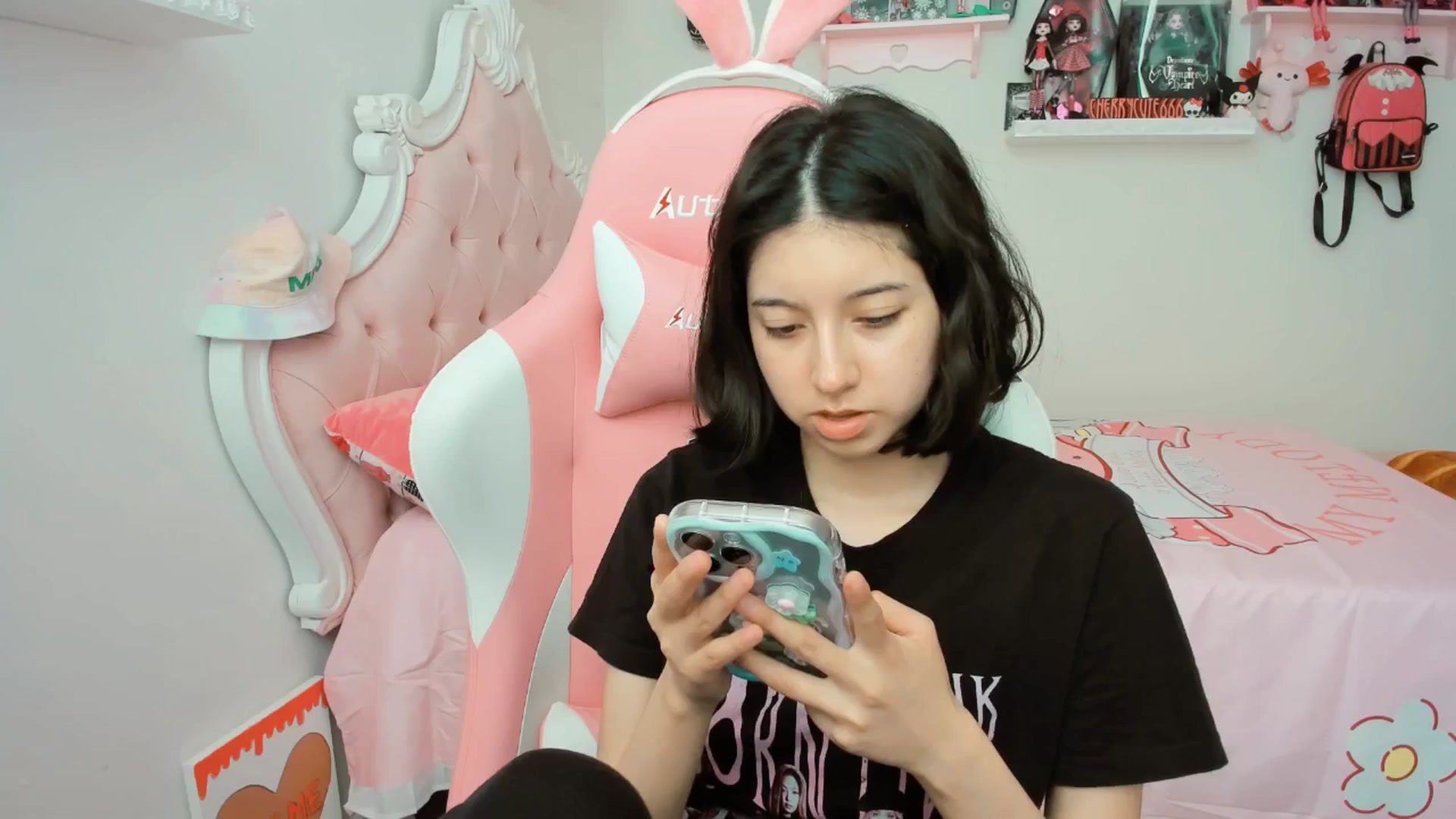 Gallery image thumbnail from Cherrycute666's myfreecams stream on, 06/05/2025, 18:23 image 6 of 20