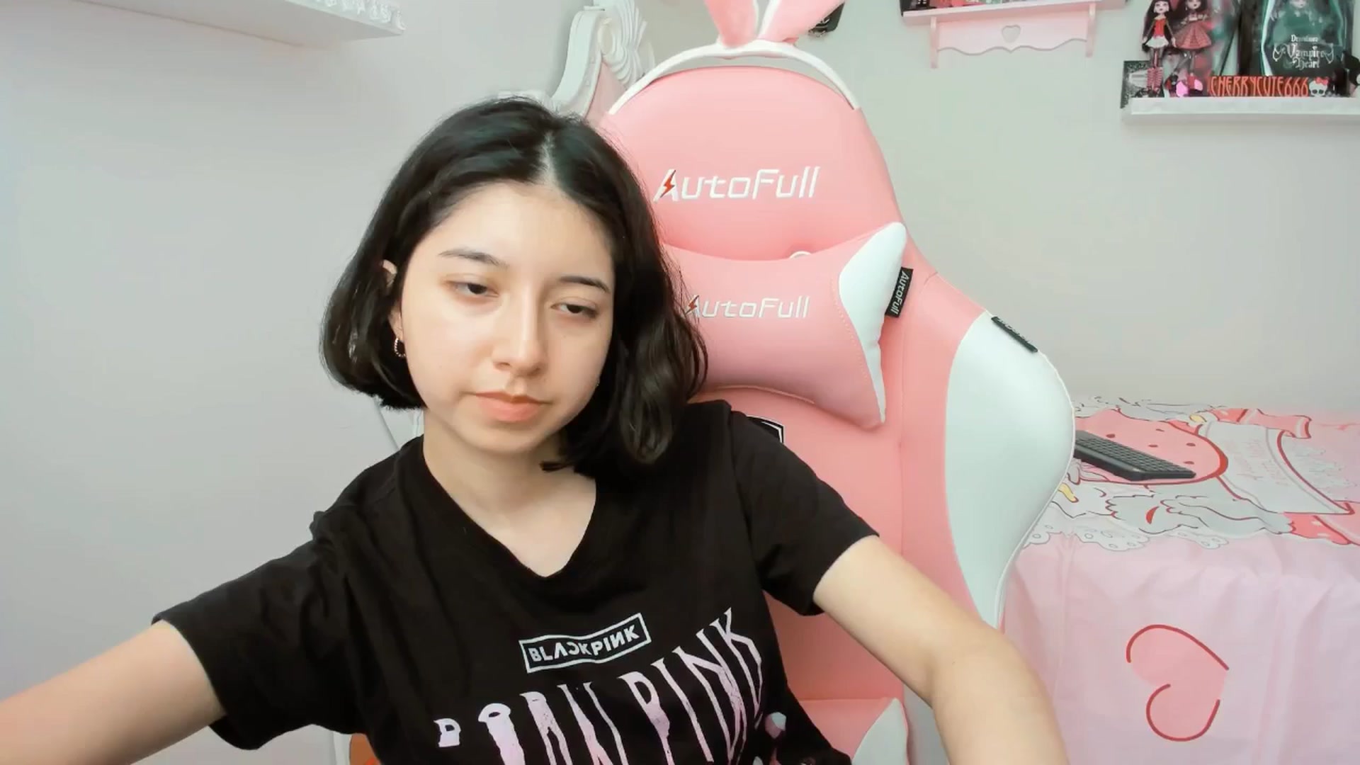 Gallery image thumbnail from Cherrycute666's myfreecams stream on, 06/05/2025, 18:23 image 18 of 20