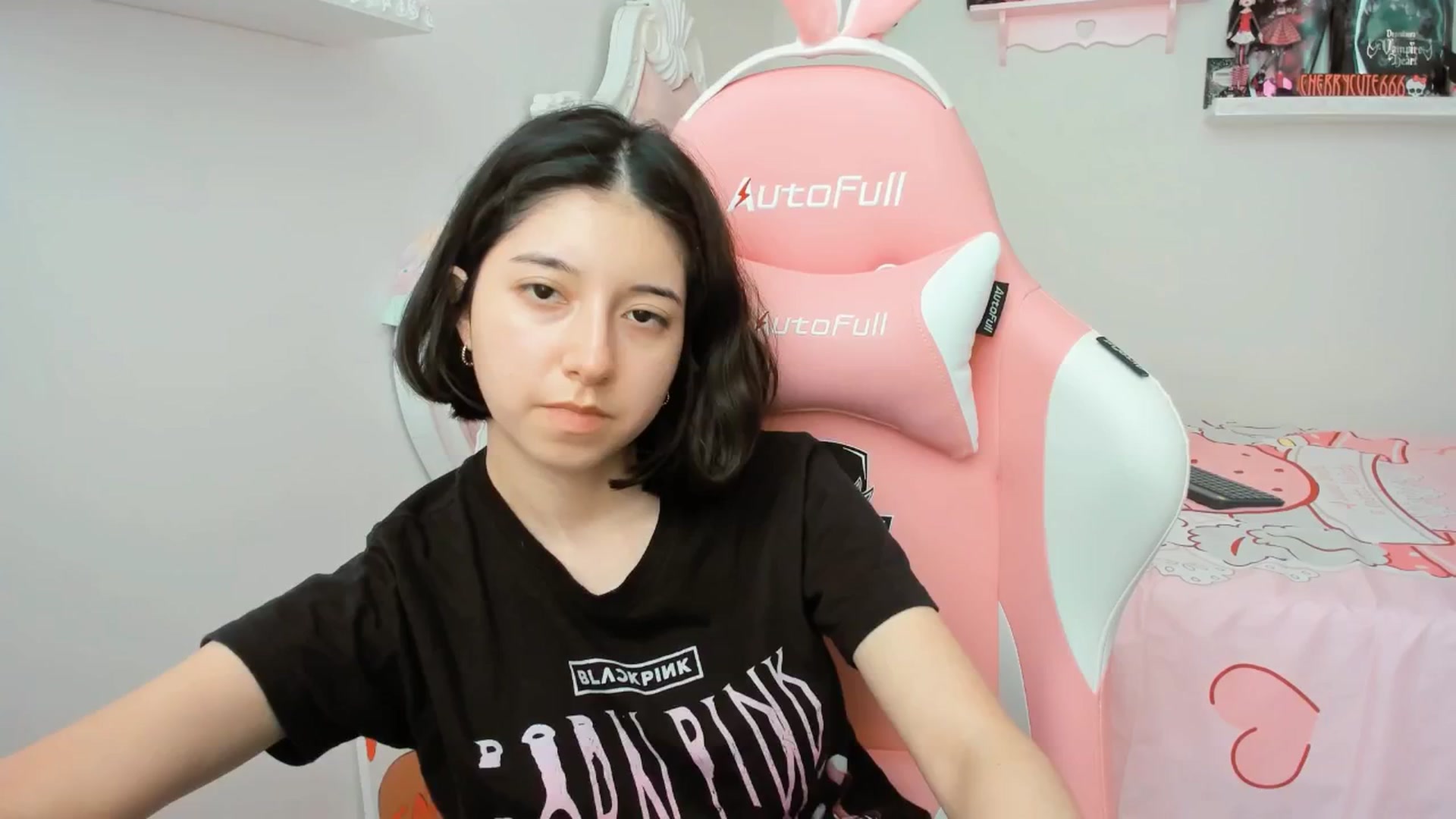 Gallery image thumbnail from Cherrycute666's myfreecams stream on, 06/05/2025, 18:23 image 16 of 20
