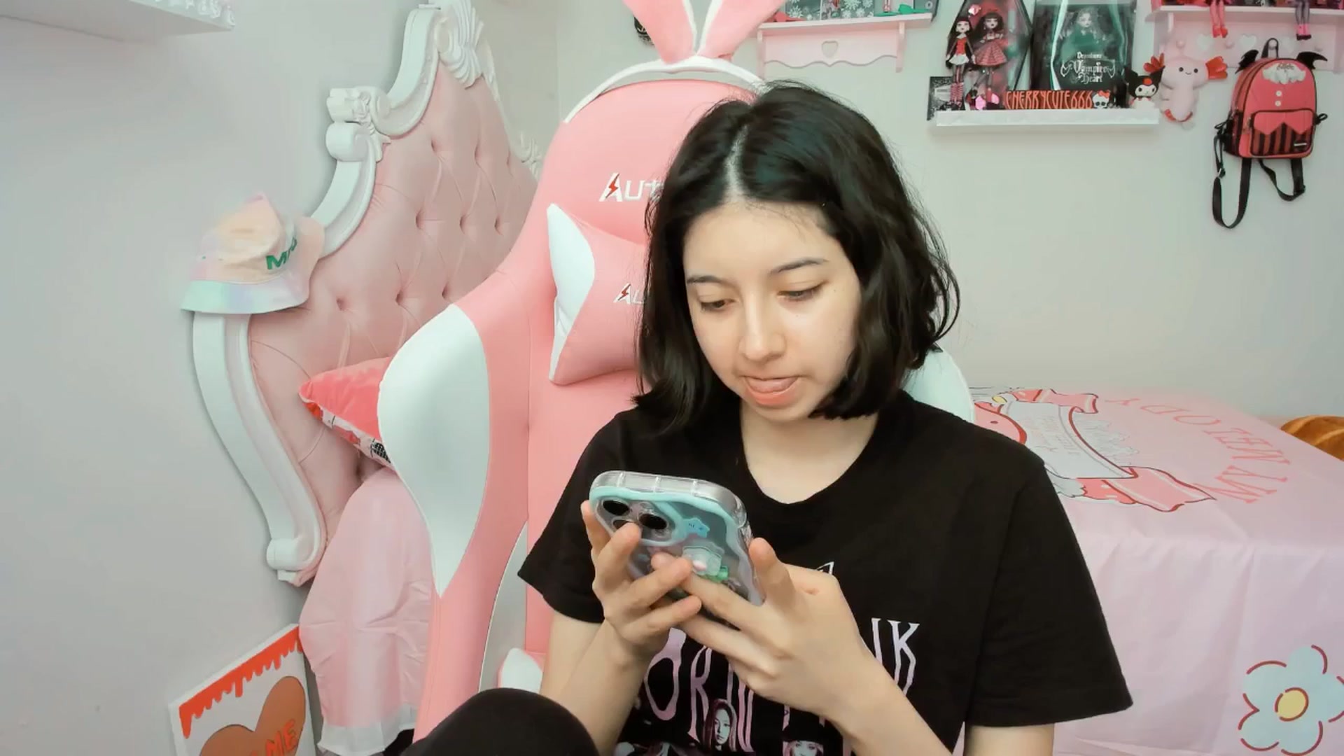 Gallery image thumbnail from Cherrycute666's myfreecams stream on, 06/05/2025, 18:23 image 5 of 20