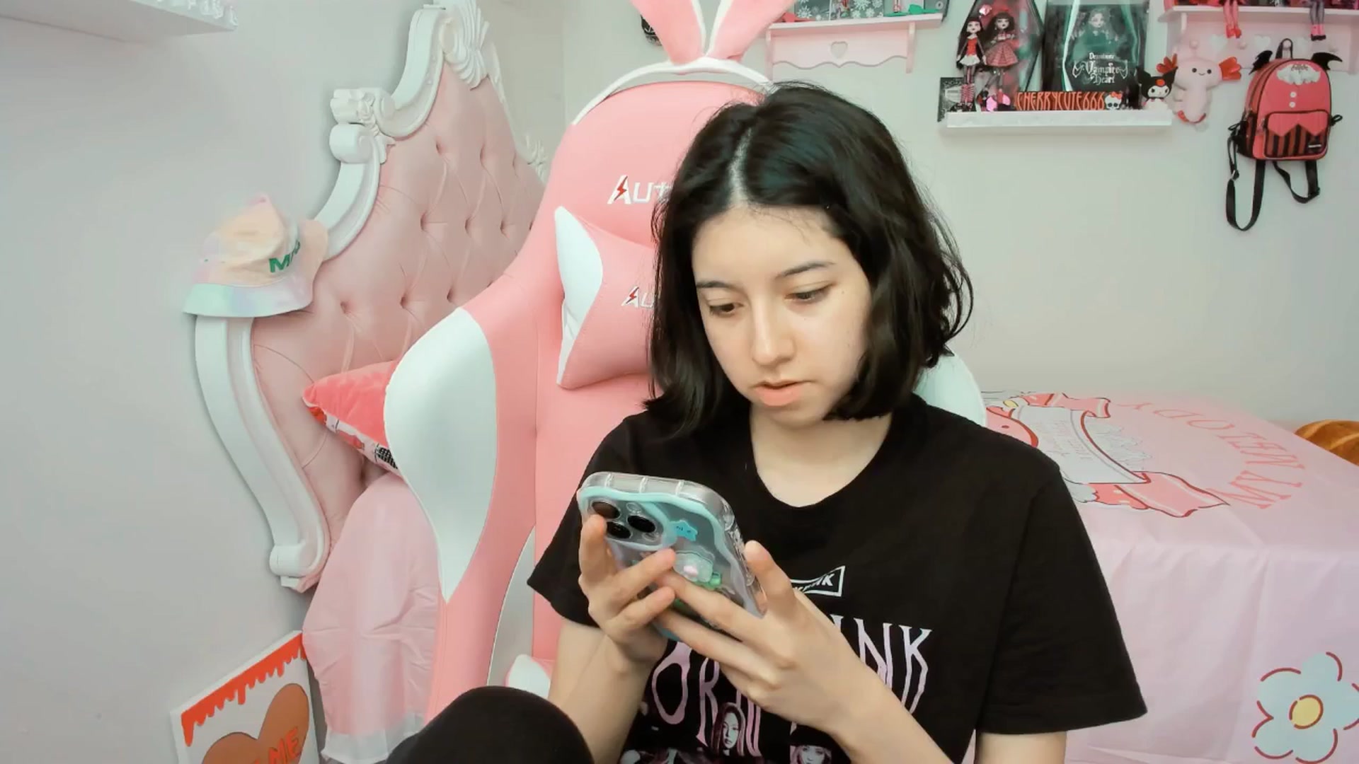 Gallery image thumbnail from Cherrycute666's myfreecams stream on, 06/05/2025, 18:23 image 4 of 20