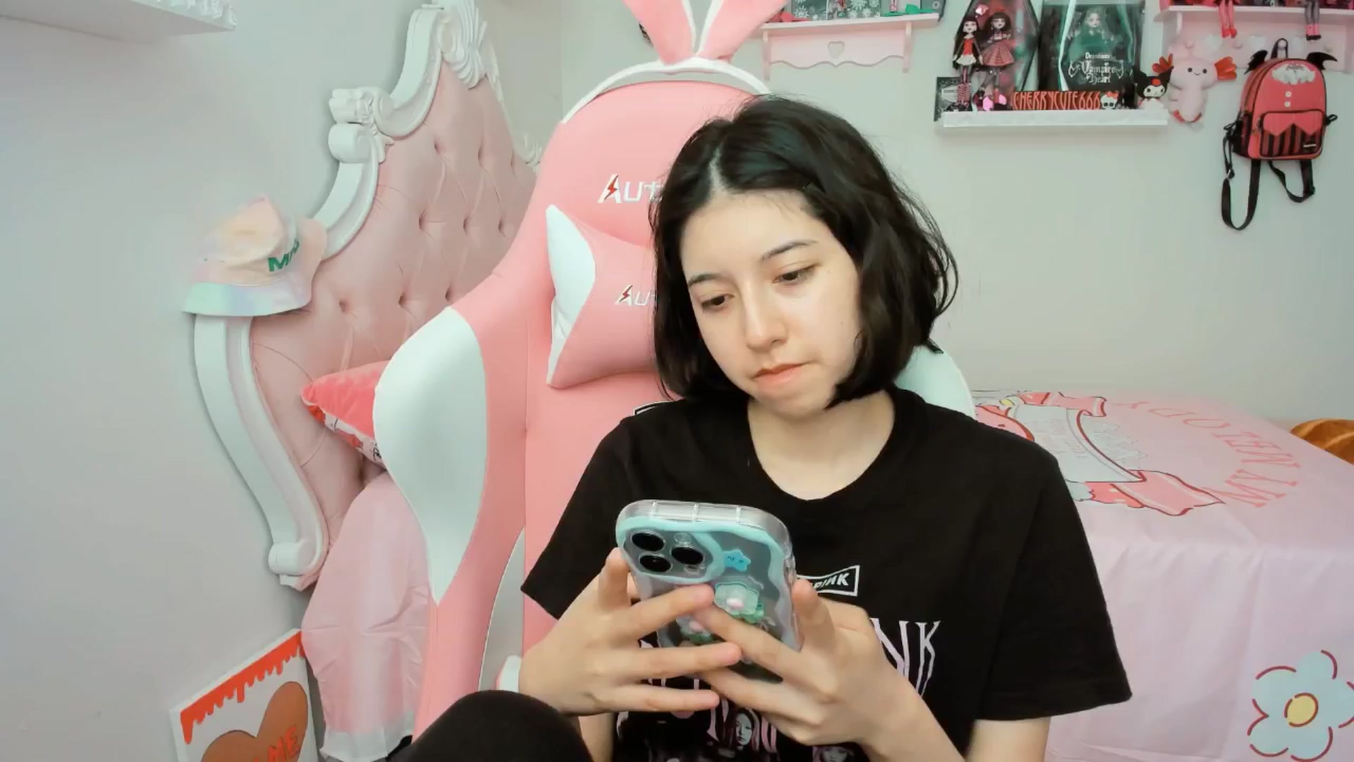 Gallery image thumbnail from Cherrycute666's myfreecams stream on, 06/05/2025, 18:23 image 8 of 20