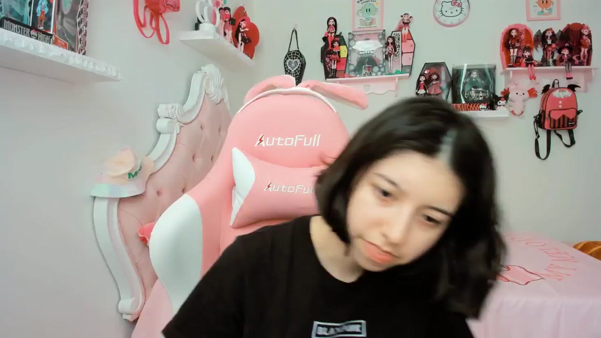 Gallery image thumbnail from Cherrycute666's myfreecams stream on, 06/05/2025, 18:23 image 2 of 20