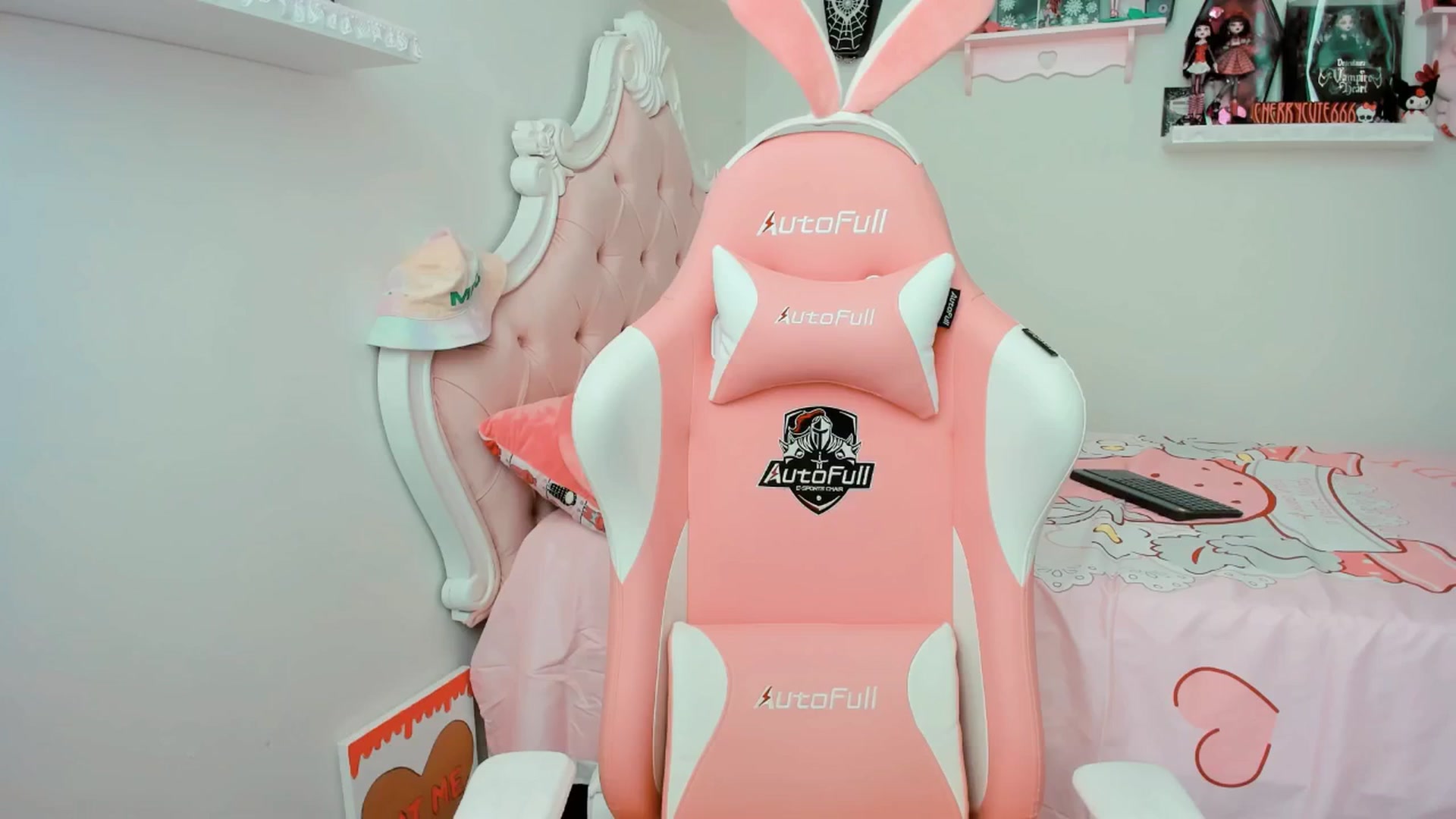 Gallery image thumbnail from Cherrycute666's myfreecams stream on, 06/05/2025, 19:03 image 4 of 20