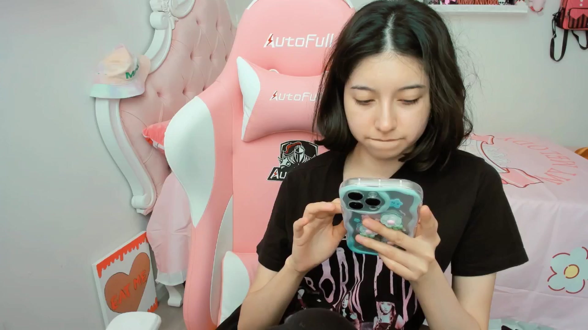 Gallery image thumbnail from Cherrycute666's myfreecams stream on, 06/05/2025, 19:03 image 14 of 20