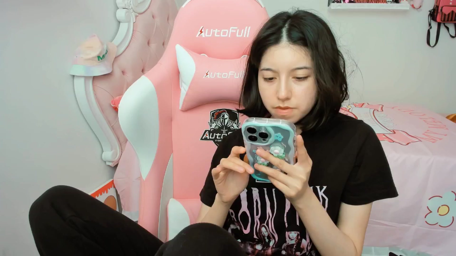Gallery image thumbnail from Cherrycute666's myfreecams stream on, 06/05/2025, 19:03 image 18 of 20