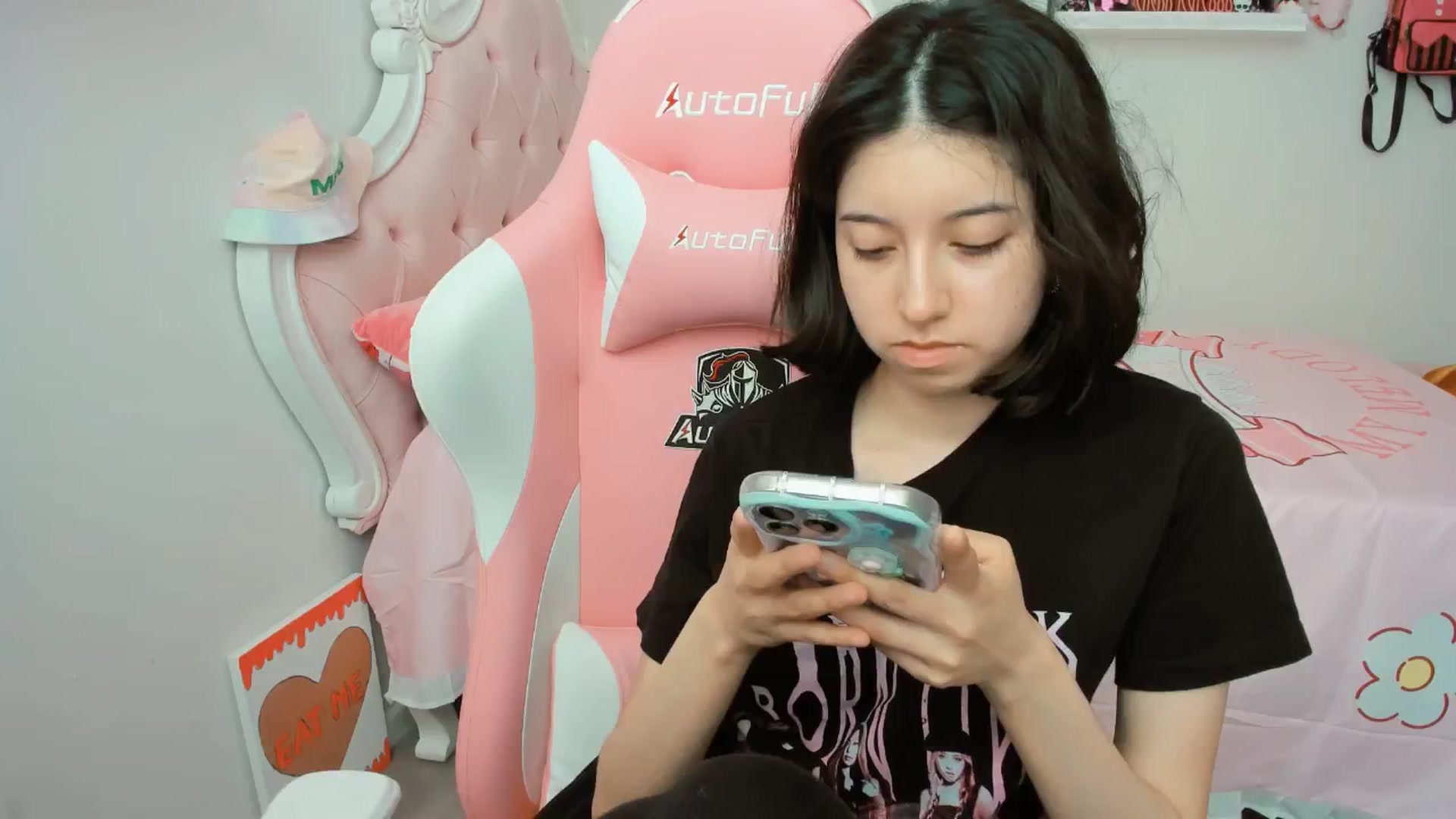 Gallery image thumbnail from Cherrycute666's myfreecams stream on, 06/05/2025, 19:03 image 13 of 20