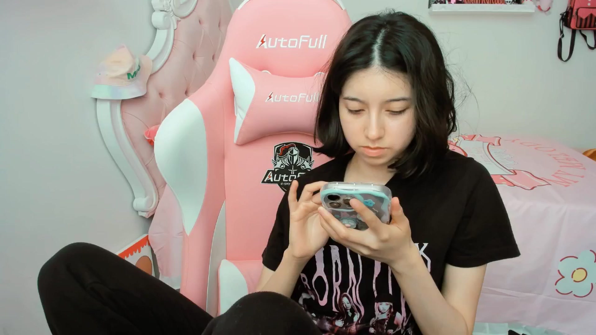 Gallery image thumbnail from Cherrycute666's myfreecams stream on, 06/05/2025, 19:03 image 19 of 20