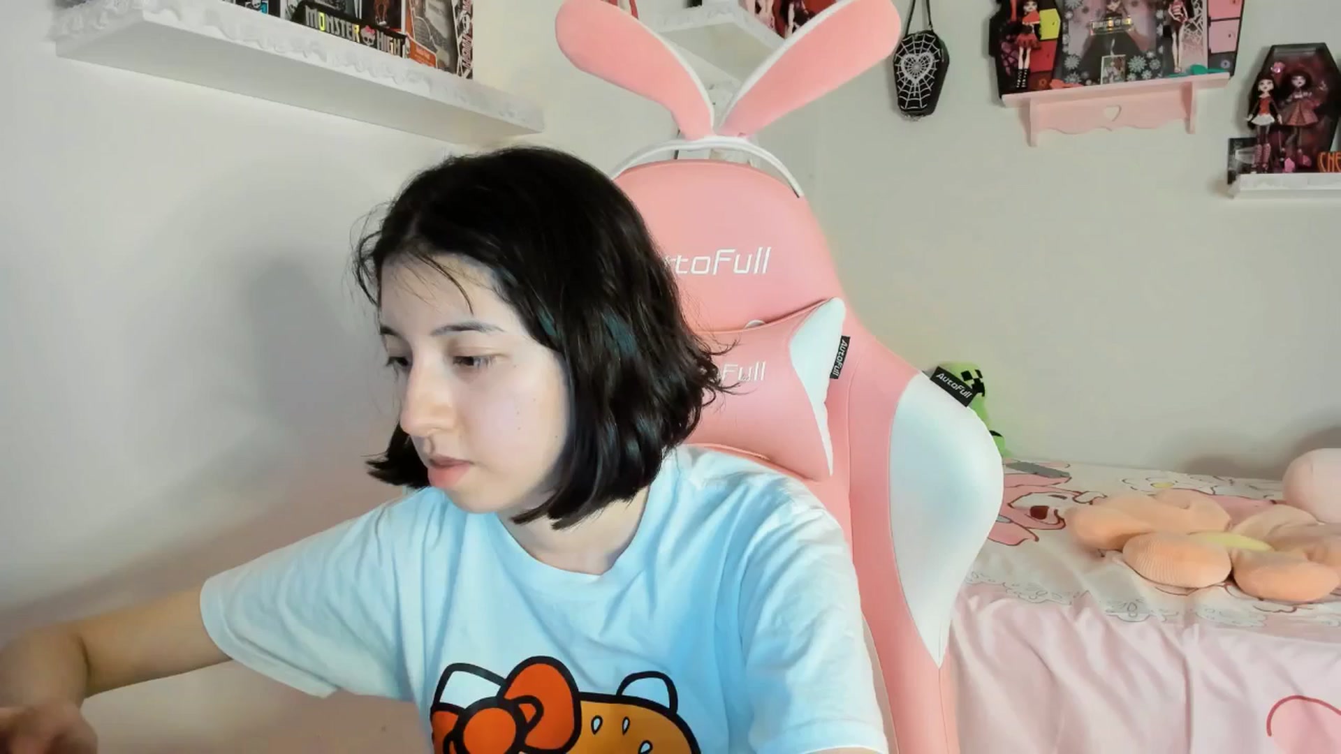 Gallery image thumbnail from Cherrycute666's myfreecams stream on, 06/06/2025, 05:48 image 19 of 20