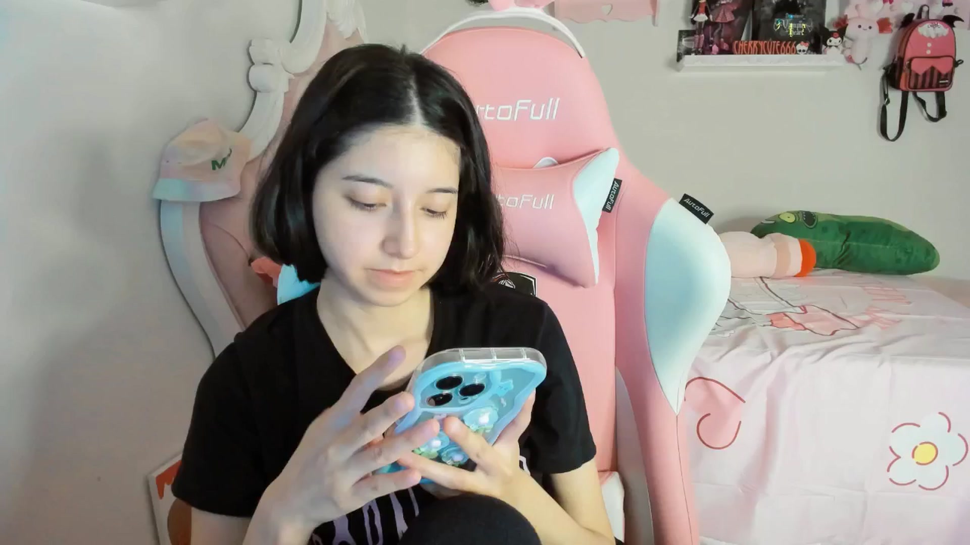 Gallery image thumbnail from Cherrycute666's myfreecams stream on, 06/06/2025, 05:48 image 8 of 20