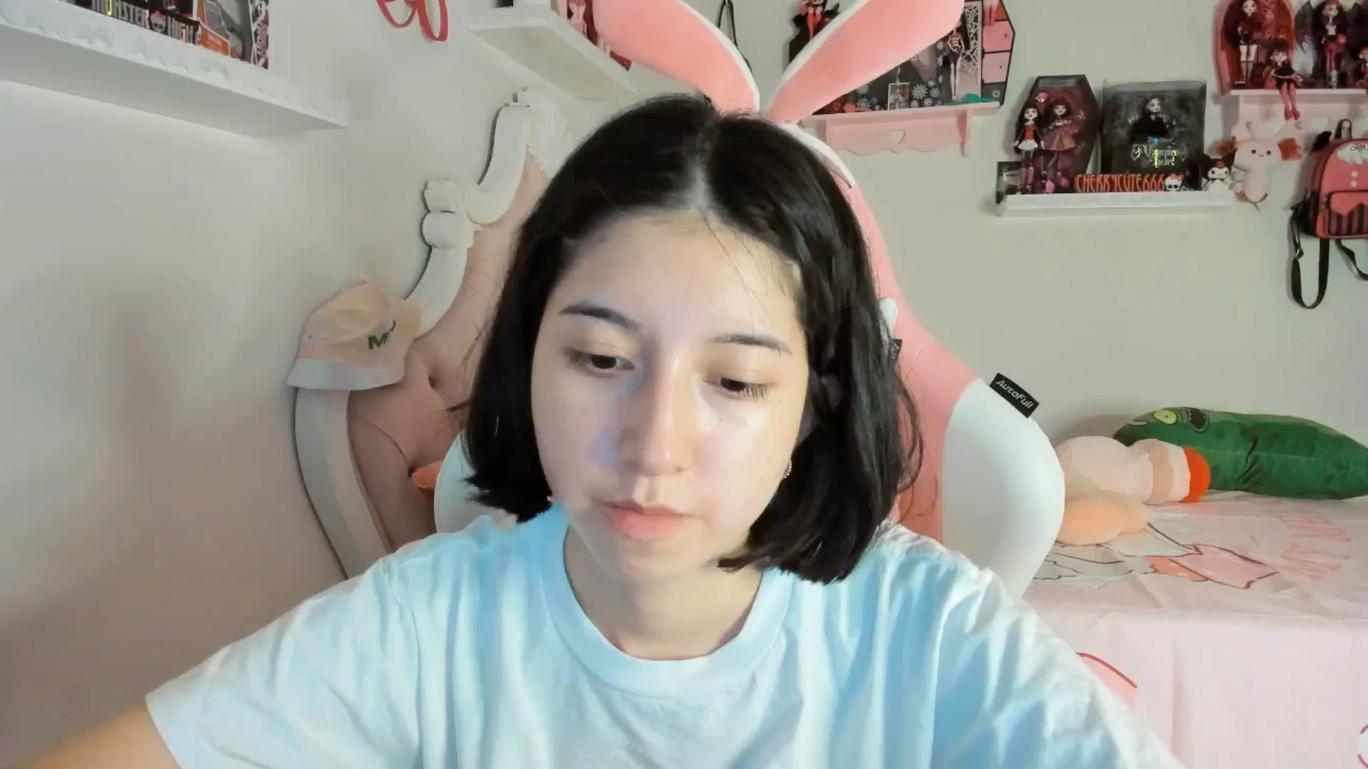 Gallery image thumbnail from Cherrycute666's myfreecams stream on, 06/06/2025, 05:48 image 14 of 20
