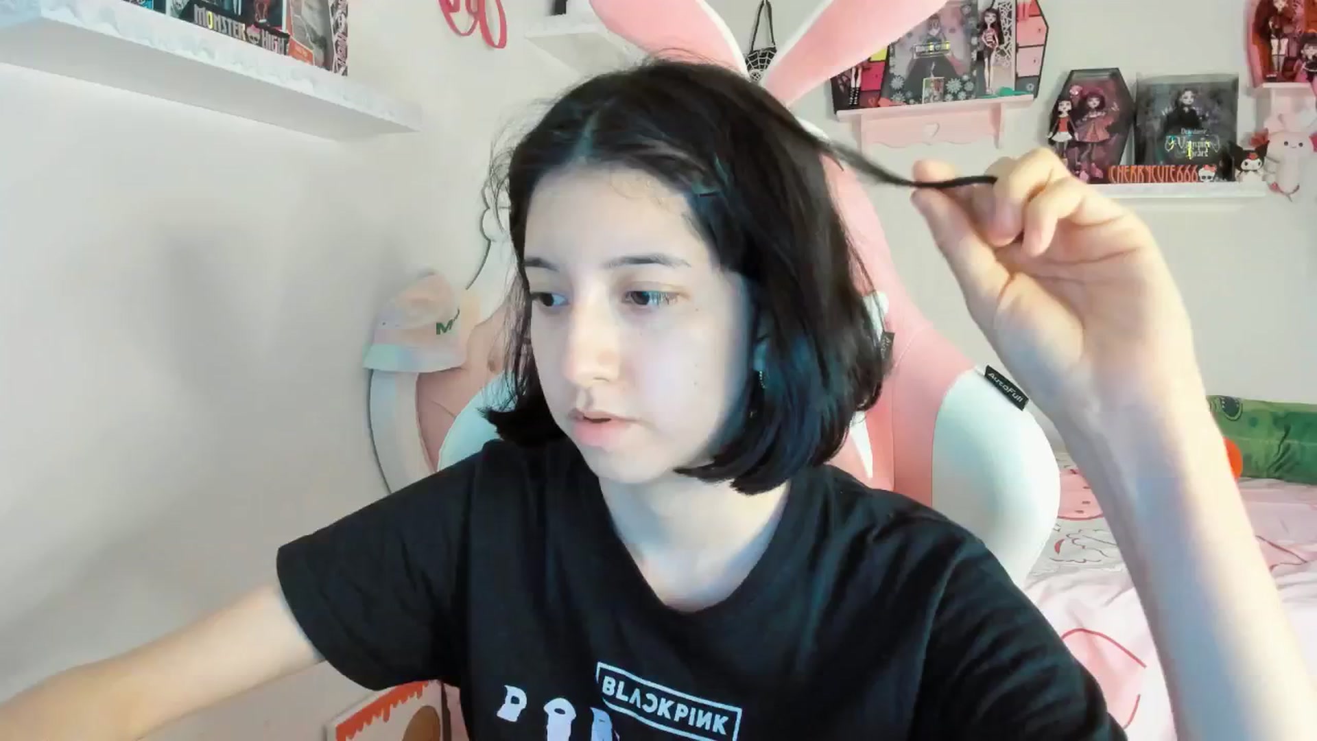 Gallery image thumbnail from Cherrycute666's myfreecams stream on, 06/06/2025, 05:48 image 2 of 20