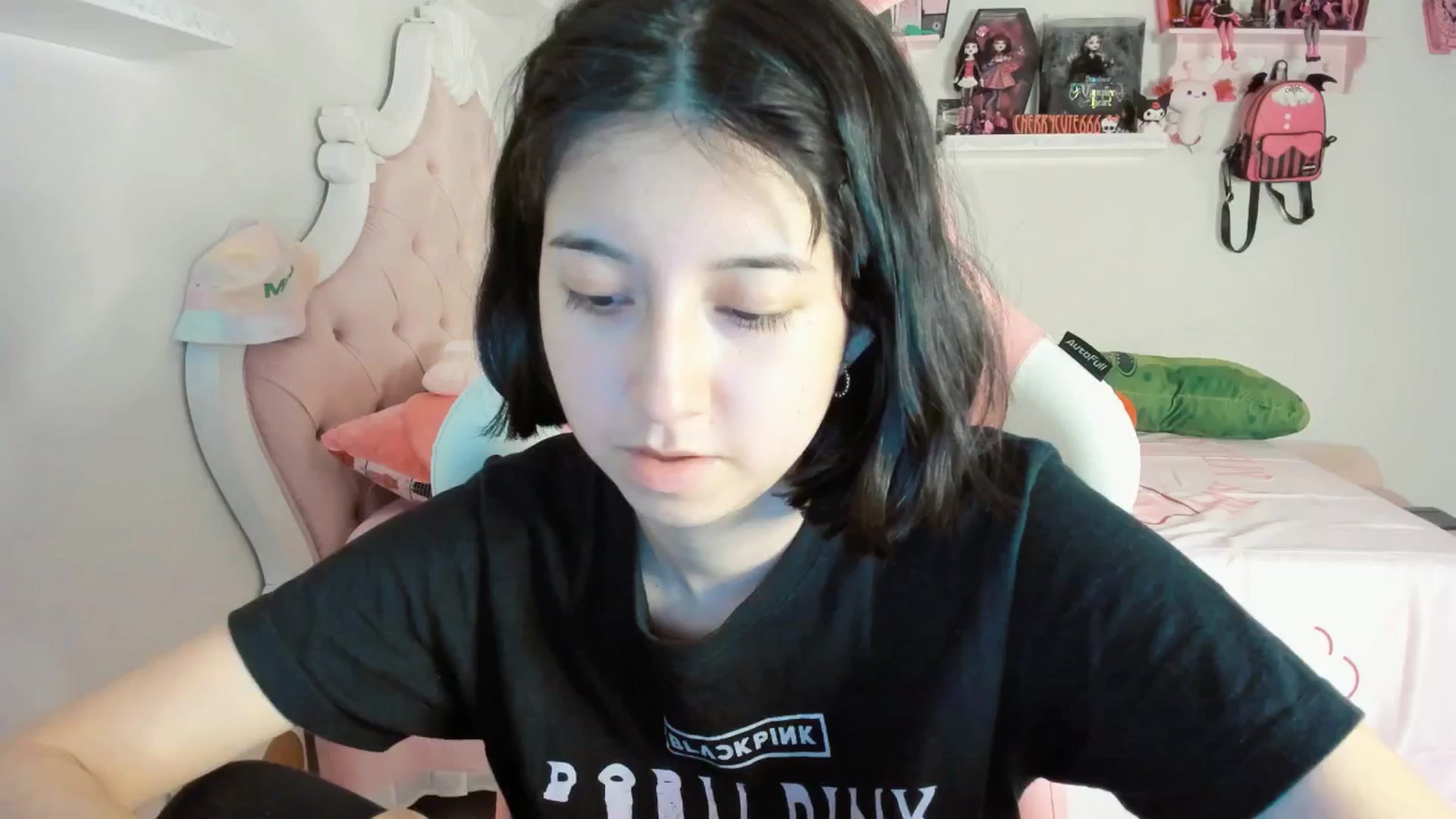 Gallery image thumbnail from Cherrycute666's myfreecams stream on, 06/06/2025, 05:48 image 7 of 20