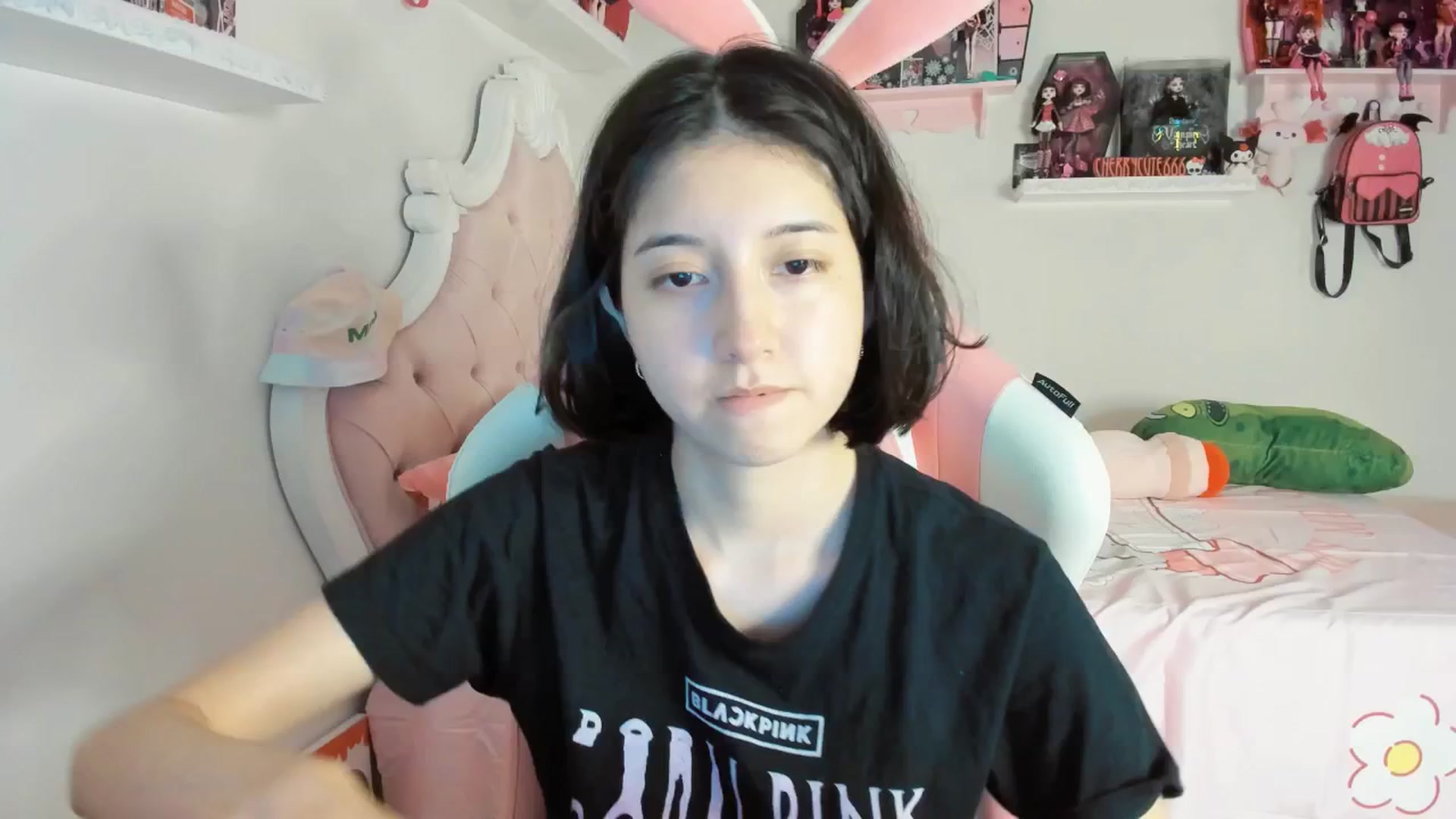 Gallery image thumbnail from Cherrycute666's myfreecams stream on, 06/06/2025, 05:48 image 5 of 20