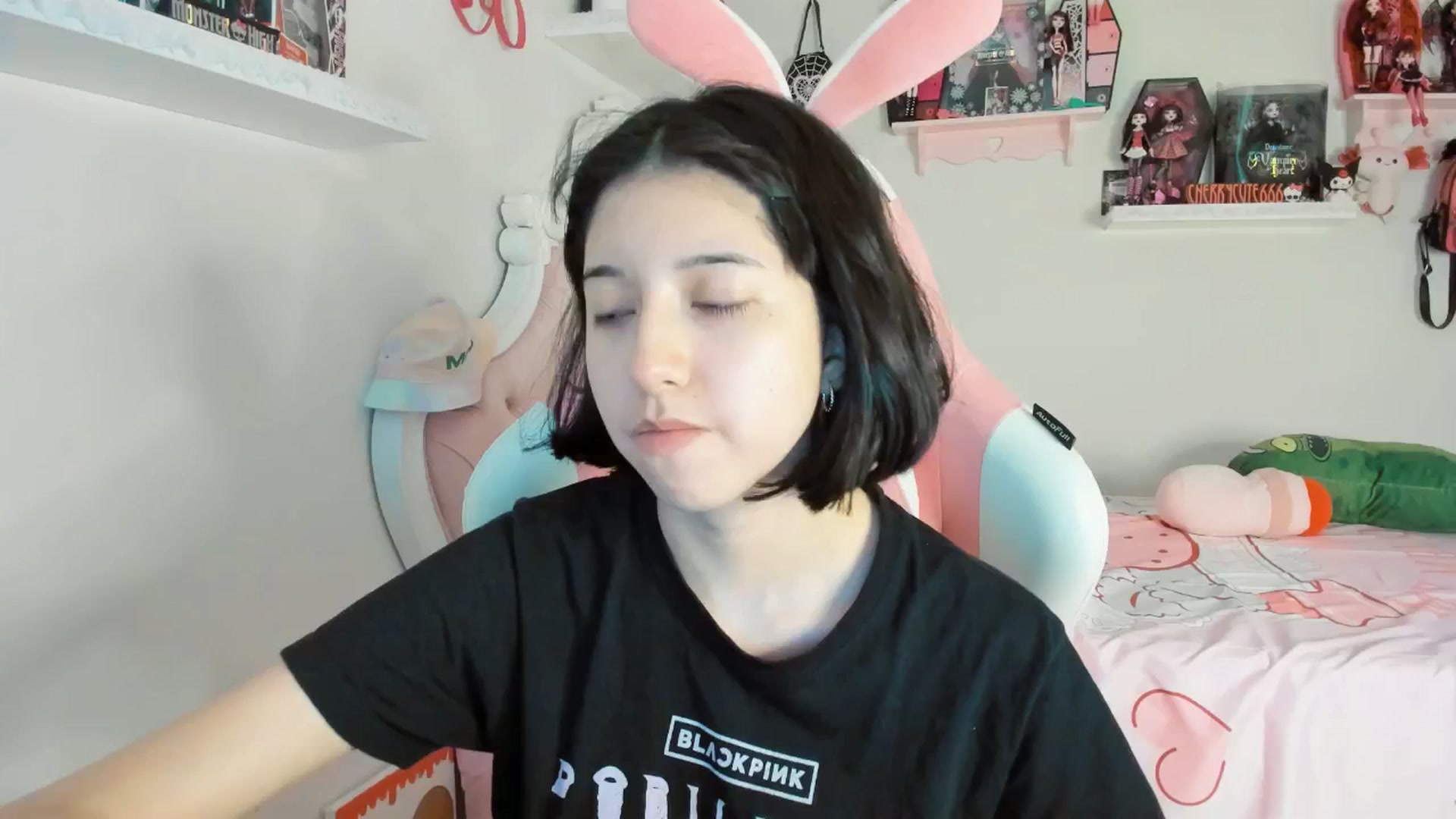 Gallery image thumbnail from Cherrycute666's myfreecams stream on, 06/06/2025, 05:48 image 1 of 20