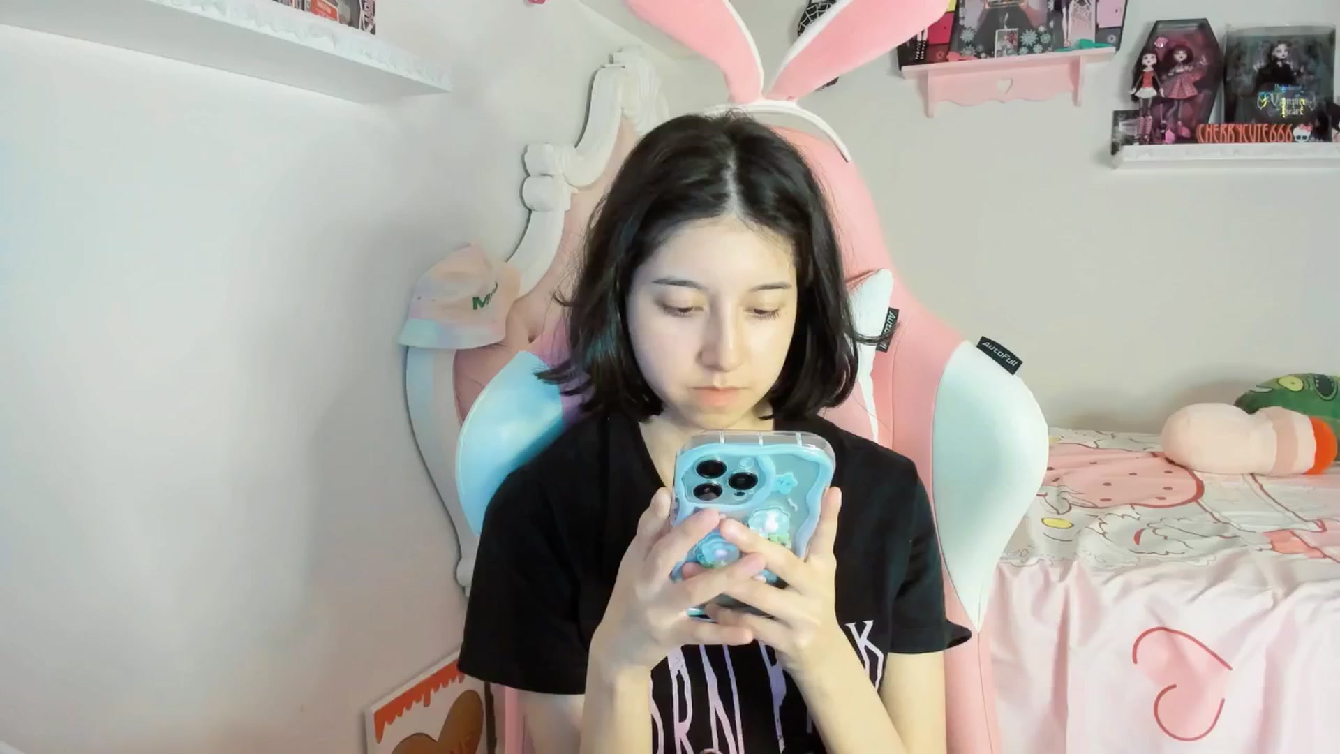 Gallery image thumbnail from Cherrycute666's myfreecams stream on, 06/06/2025, 05:48 image 3 of 20