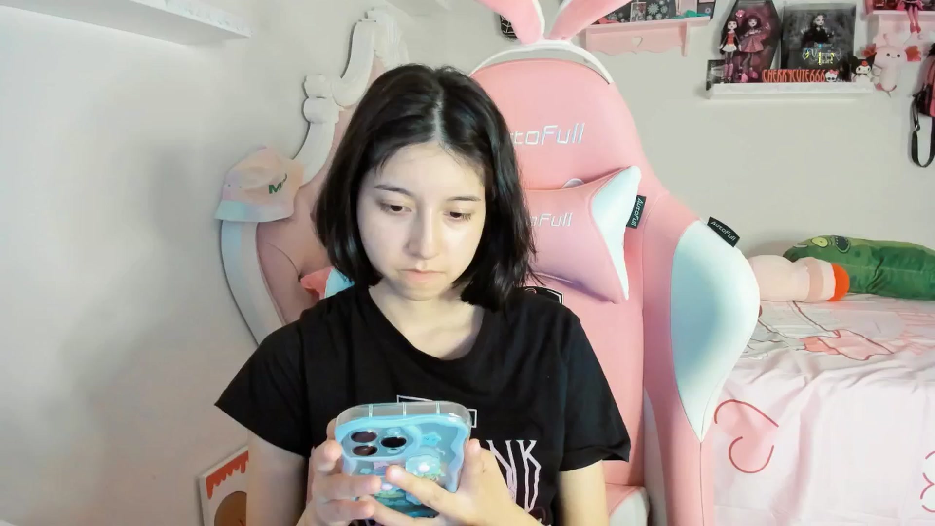 Gallery image thumbnail from Cherrycute666's myfreecams stream on, 06/06/2025, 05:48 image 6 of 20