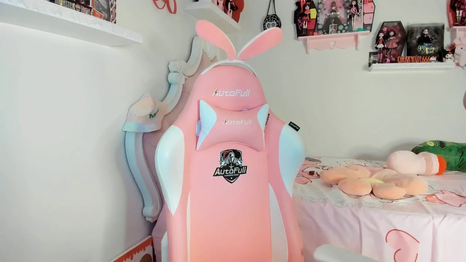 Gallery image thumbnail from Cherrycute666's myfreecams stream on, 06/06/2025, 05:48 image 18 of 20