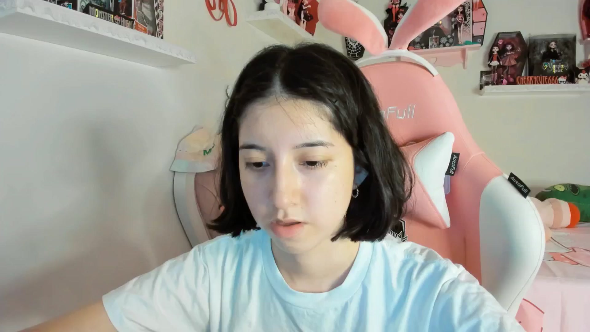 Gallery image thumbnail from Cherrycute666's myfreecams stream on, 06/06/2025, 05:48 image 15 of 20