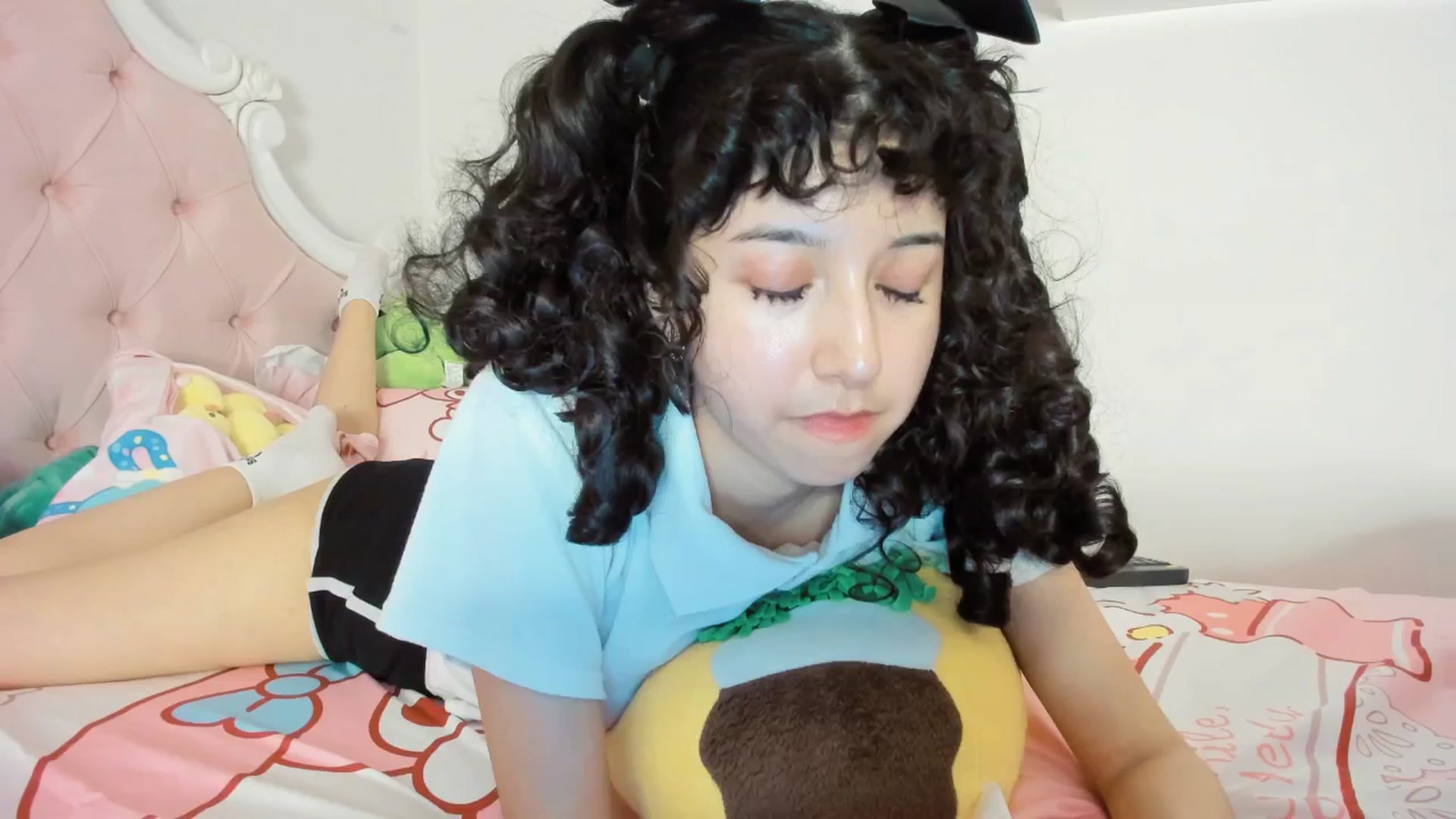 Gallery image thumbnail from Cherrycute666's myfreecams stream on, 06/07/2025, 01:44 image 17 of 20