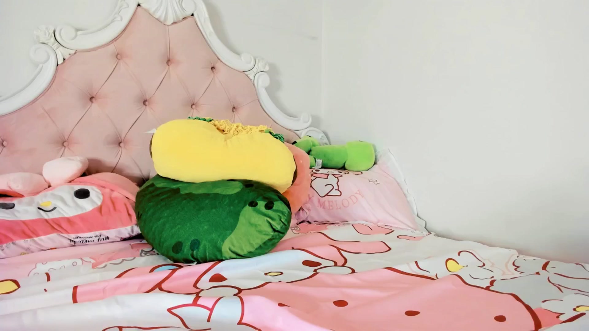 Gallery image thumbnail from Cherrycute666's myfreecams stream on, 06/07/2025, 03:02 image 1 of 20
