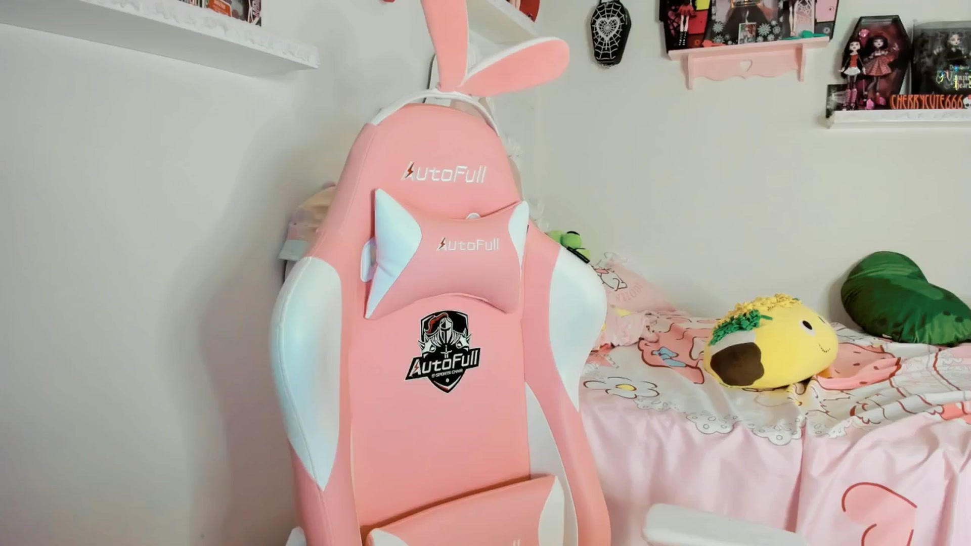 Gallery image thumbnail from Cherrycute666's myfreecams stream on, 06/07/2025, 04:47 image 15 of 20