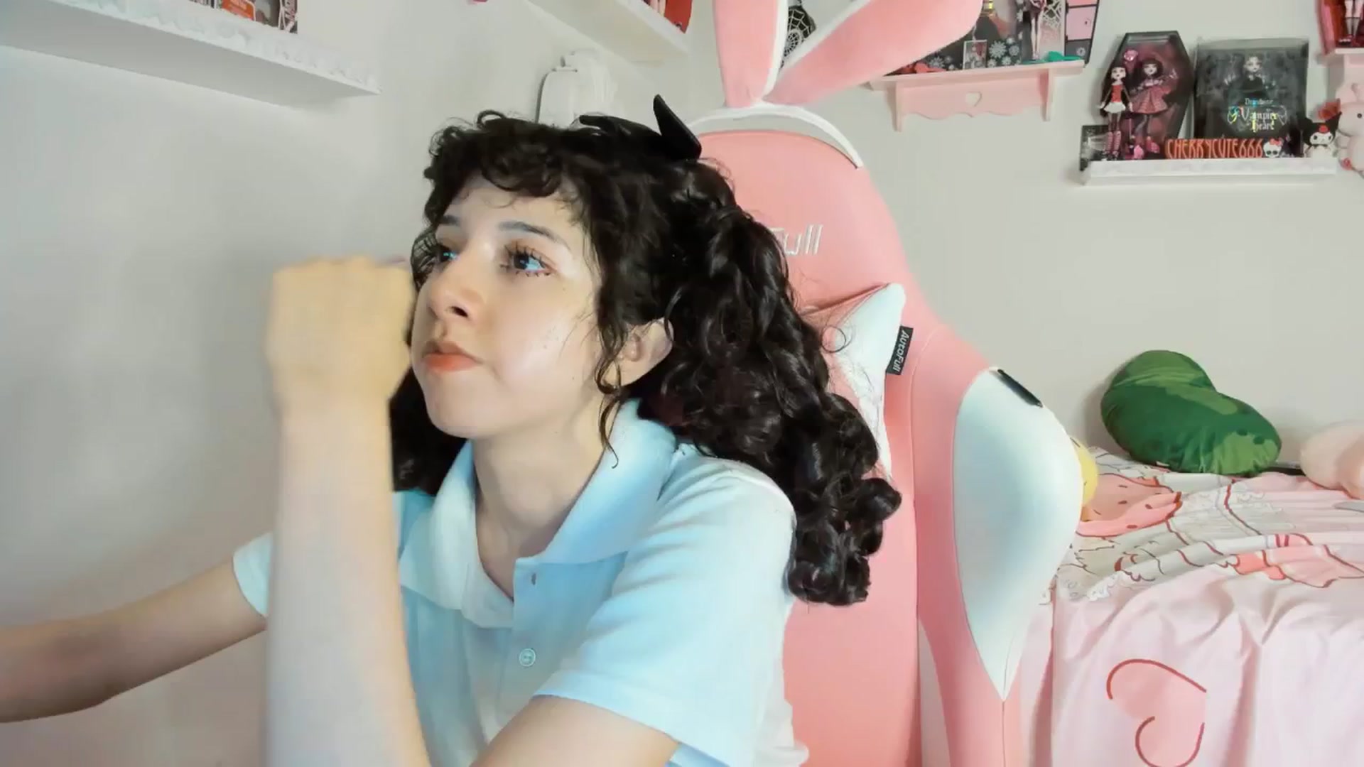Gallery image thumbnail from Cherrycute666's myfreecams stream on, 06/07/2025, 04:47 image 6 of 20