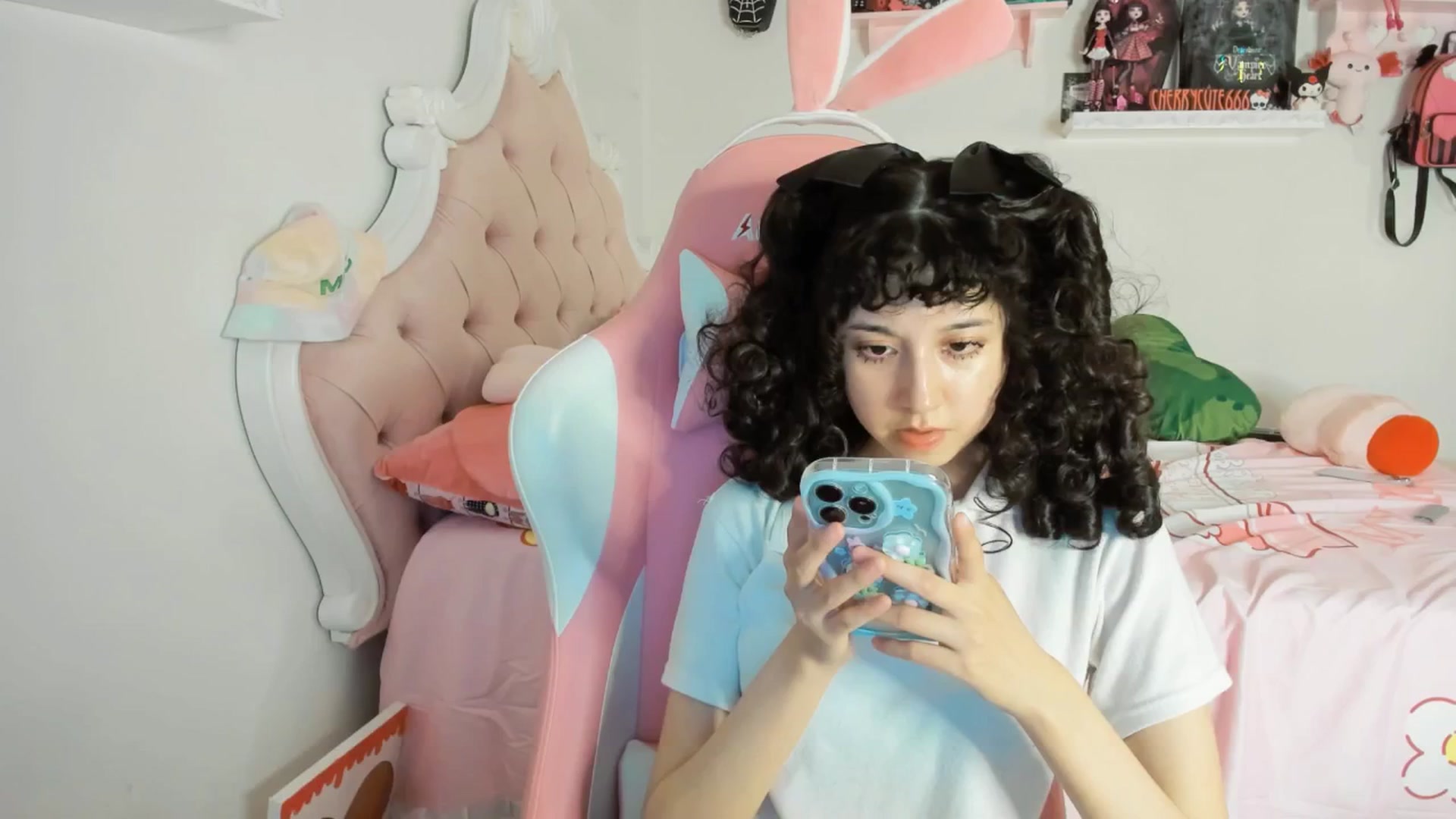 Gallery image thumbnail from Cherrycute666's myfreecams stream on, 06/07/2025, 04:47 image 1 of 20