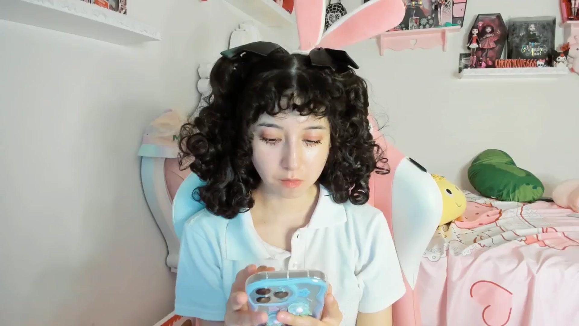 Gallery image thumbnail from Cherrycute666's myfreecams stream on, 06/07/2025, 04:47 image 5 of 20