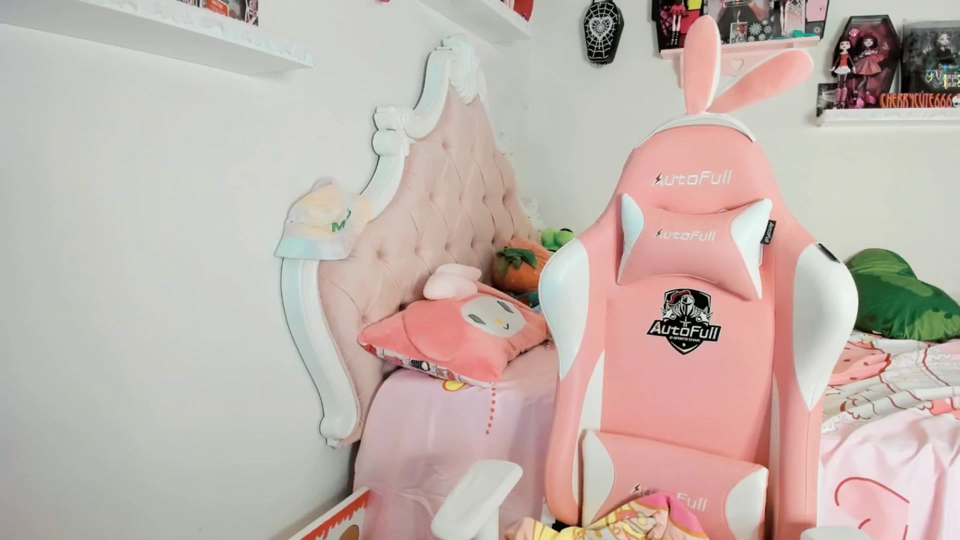 Gallery image thumbnail from Cherrycute666's myfreecams stream on, 06/07/2025, 04:47 image 13 of 20