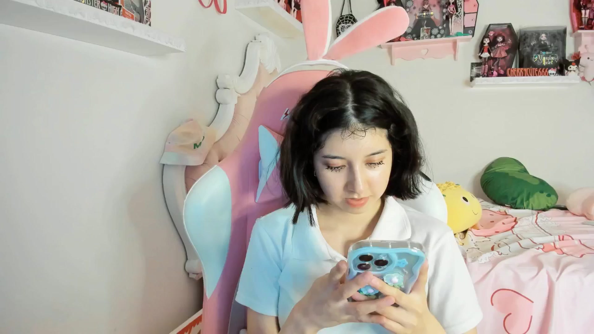 Gallery image thumbnail from Cherrycute666's myfreecams stream on, 06/07/2025, 06:42 image 4 of 20