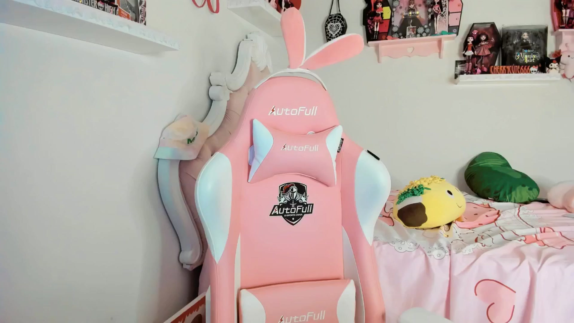 Gallery image thumbnail from Cherrycute666's myfreecams stream on, 06/07/2025, 06:42 image 5 of 20