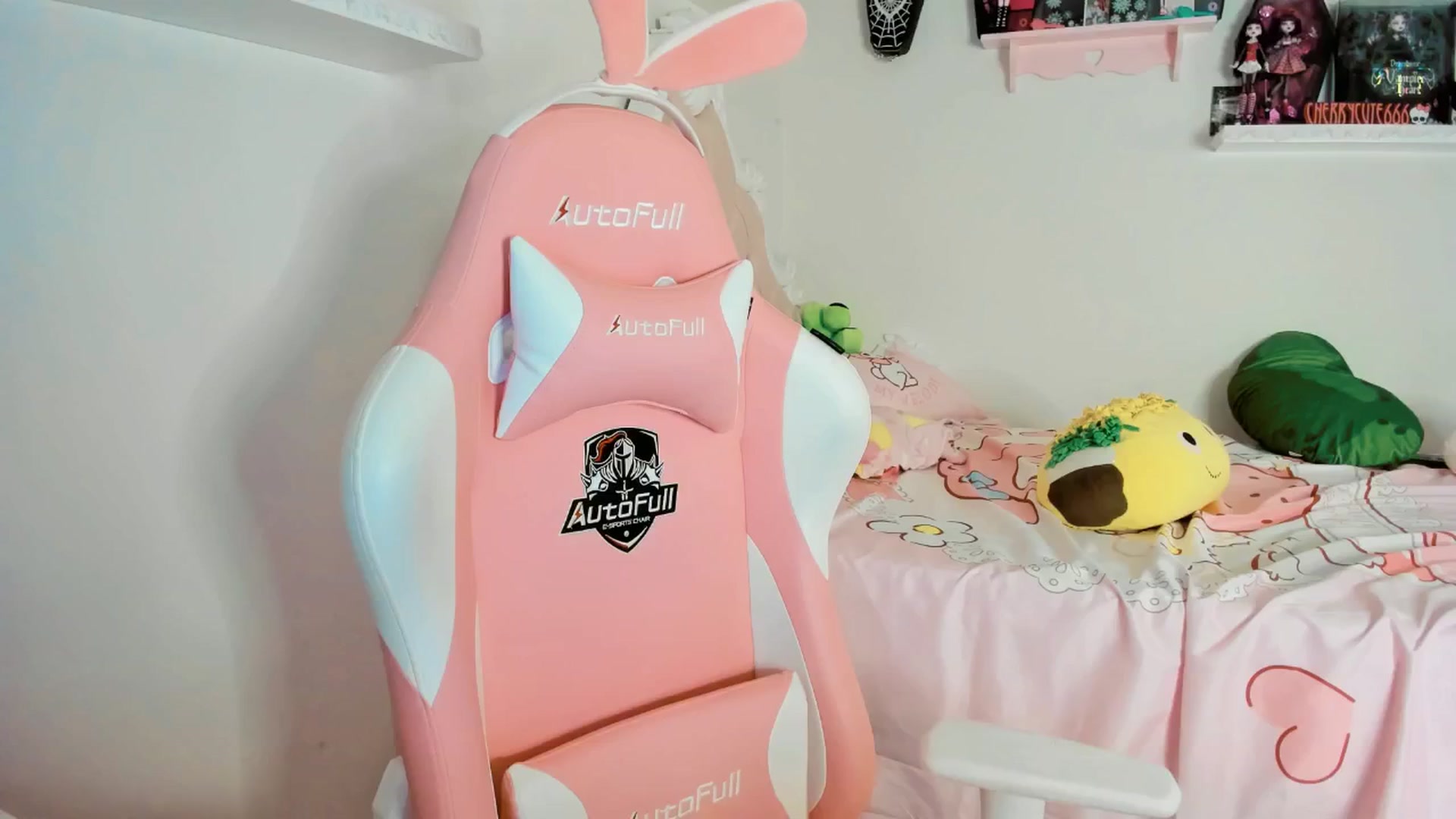 Gallery image thumbnail from Cherrycute666's myfreecams stream on, 06/07/2025, 06:42 image 19 of 20