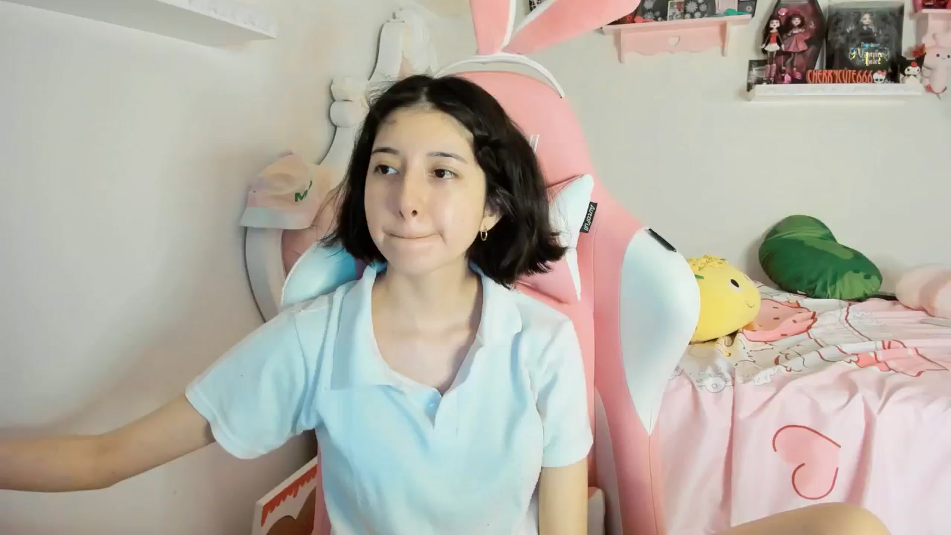 Gallery image thumbnail from Cherrycute666's myfreecams stream on, 06/07/2025, 06:42 image 13 of 20