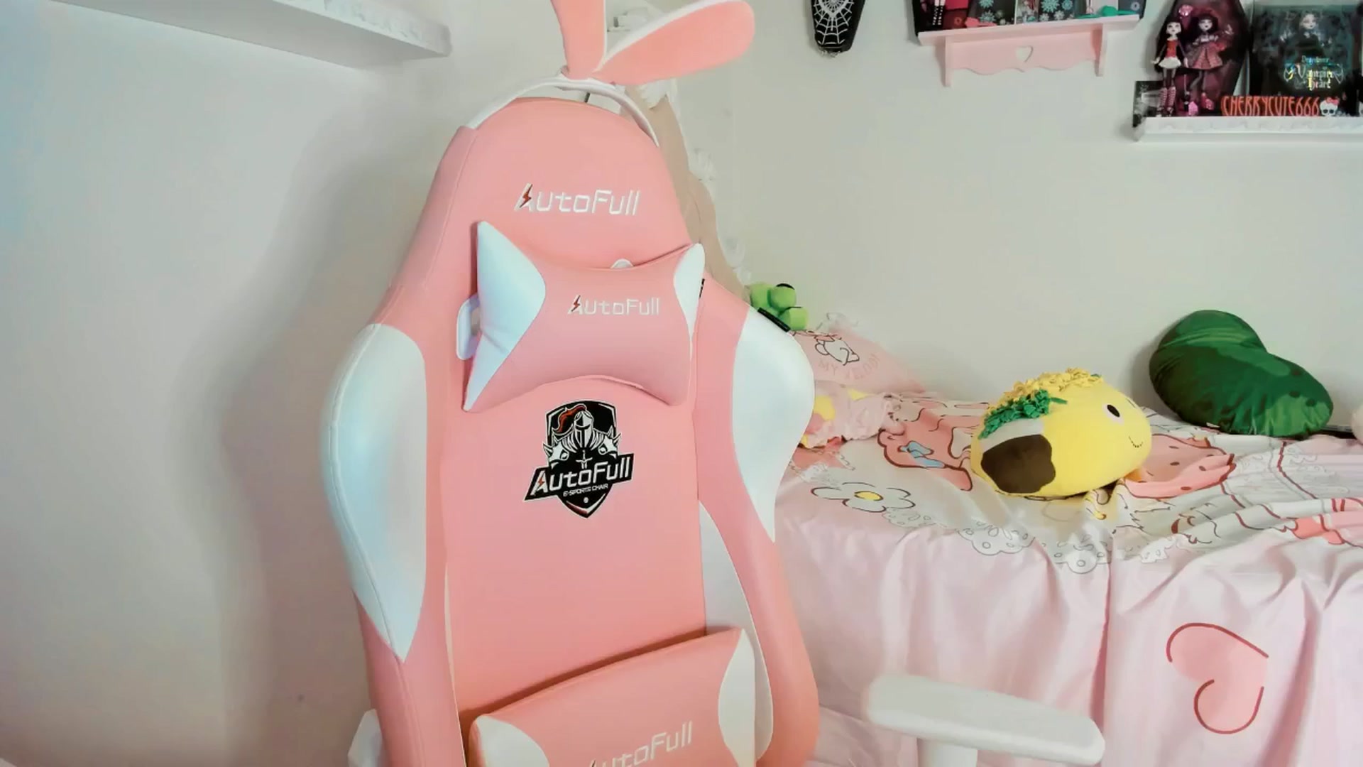 Gallery image thumbnail from Cherrycute666's myfreecams stream on, 06/07/2025, 06:42 image 18 of 20