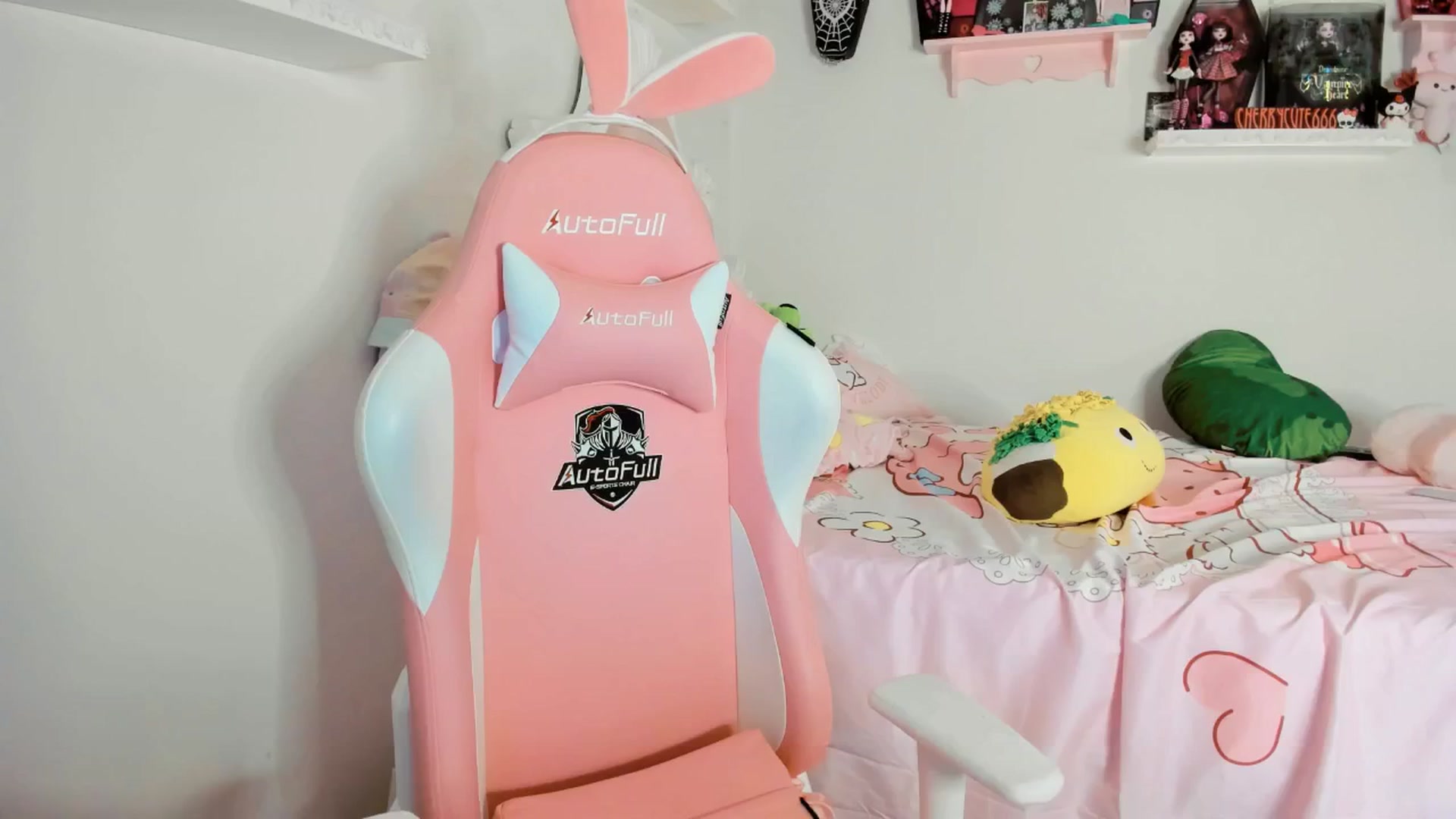 Gallery image thumbnail from Cherrycute666's myfreecams stream on, 06/07/2025, 06:42 image 12 of 20
