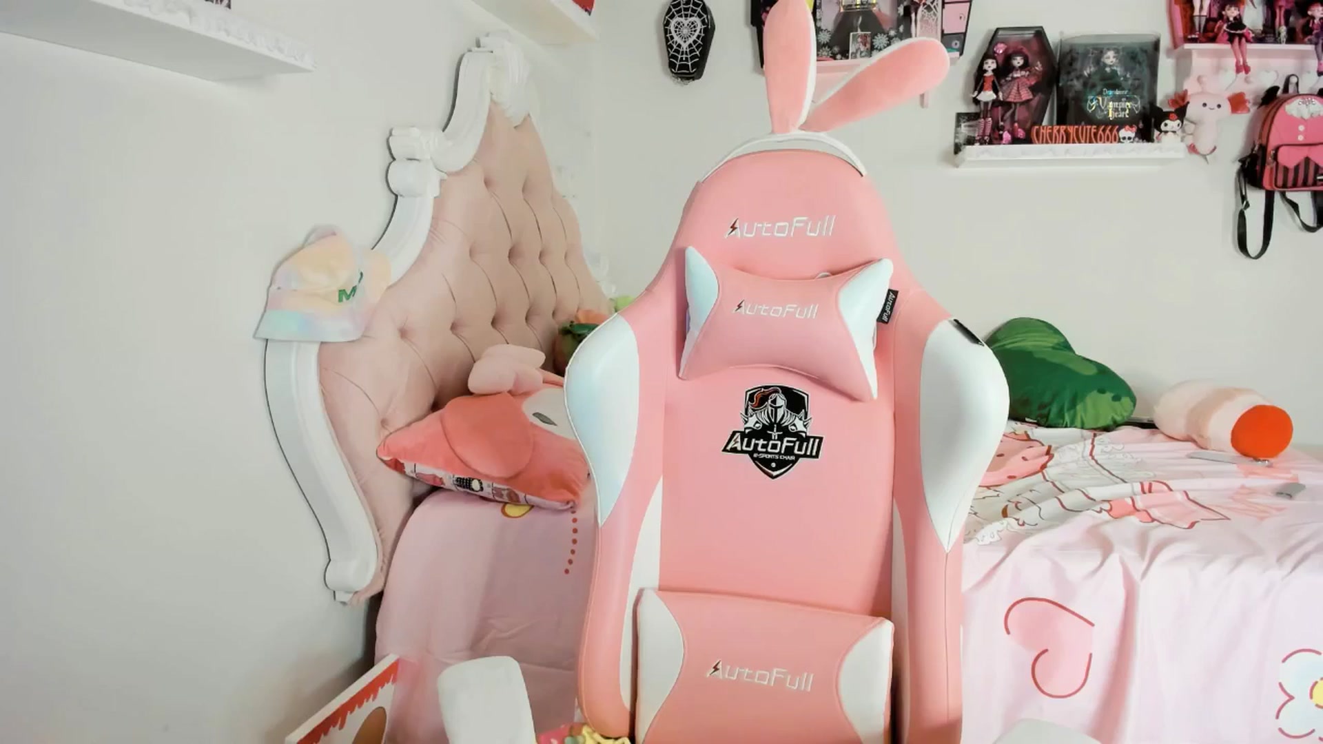Gallery image thumbnail from Cherrycute666's myfreecams stream on, 06/07/2025, 07:50 image 16 of 20