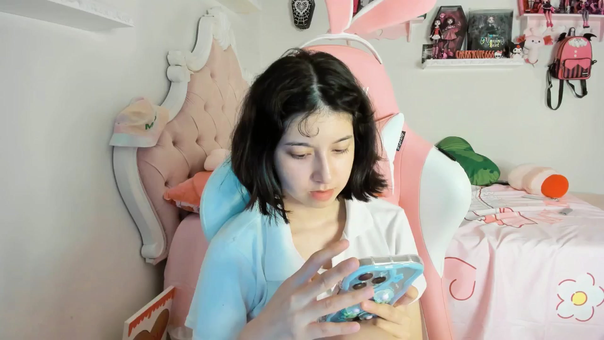 Gallery image thumbnail from Cherrycute666's myfreecams stream on, 06/07/2025, 07:50 image 1 of 20