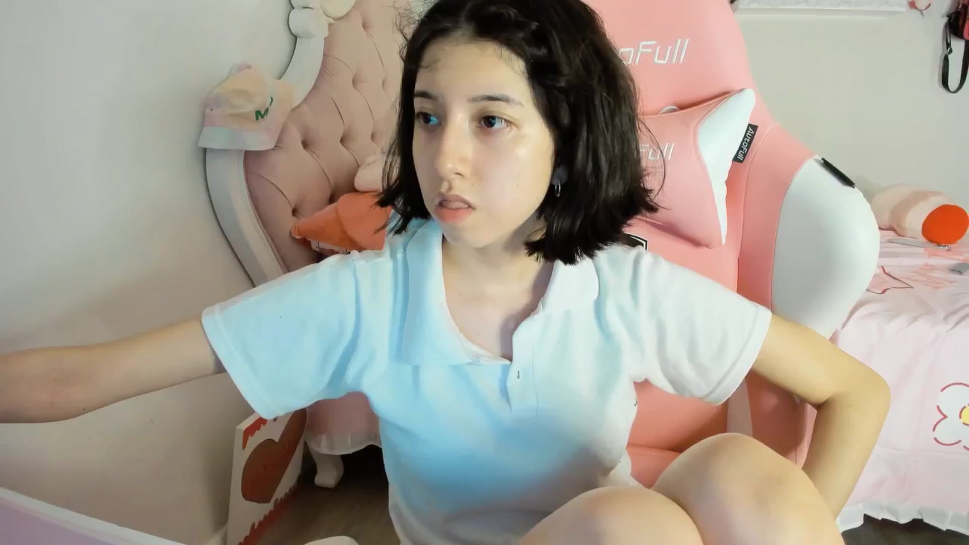 Gallery image thumbnail from Cherrycute666's myfreecams stream on, 06/07/2025, 07:50 image 2 of 20