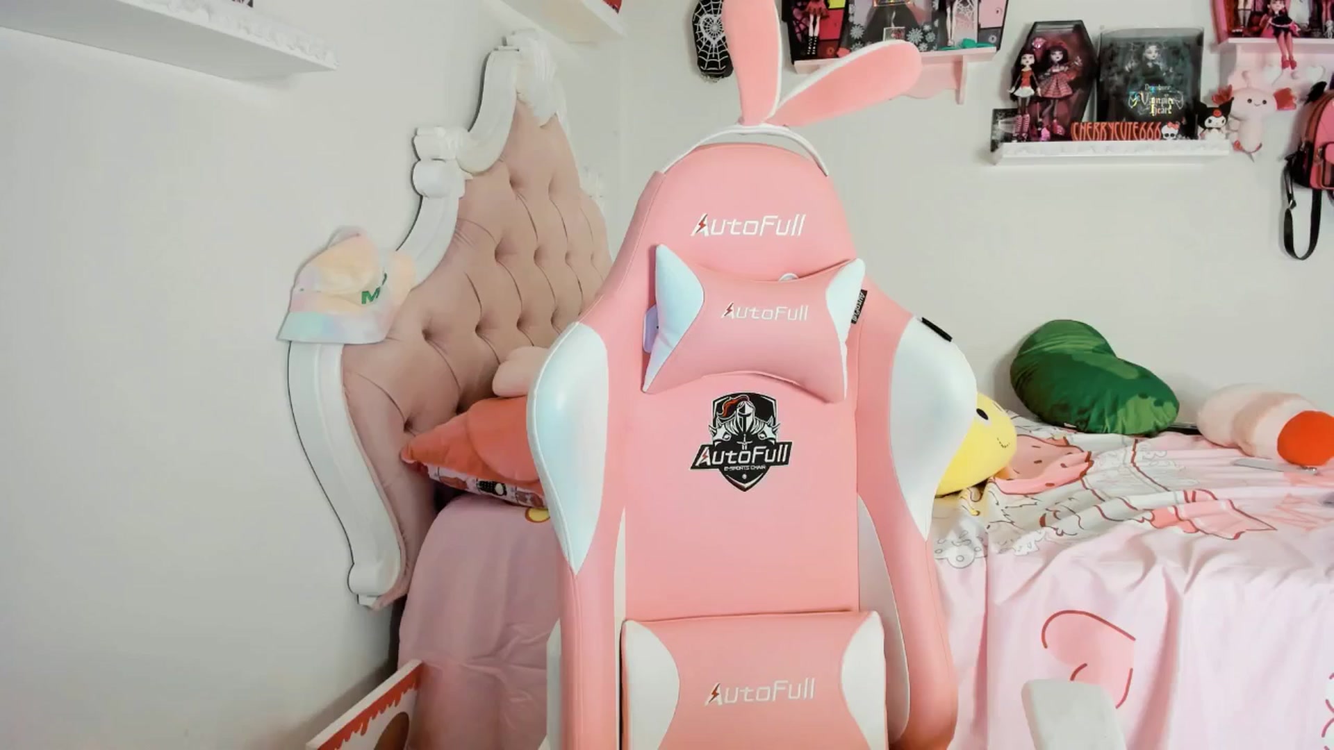 Gallery image thumbnail from Cherrycute666's myfreecams stream on, 06/07/2025, 07:50 image 9 of 20
