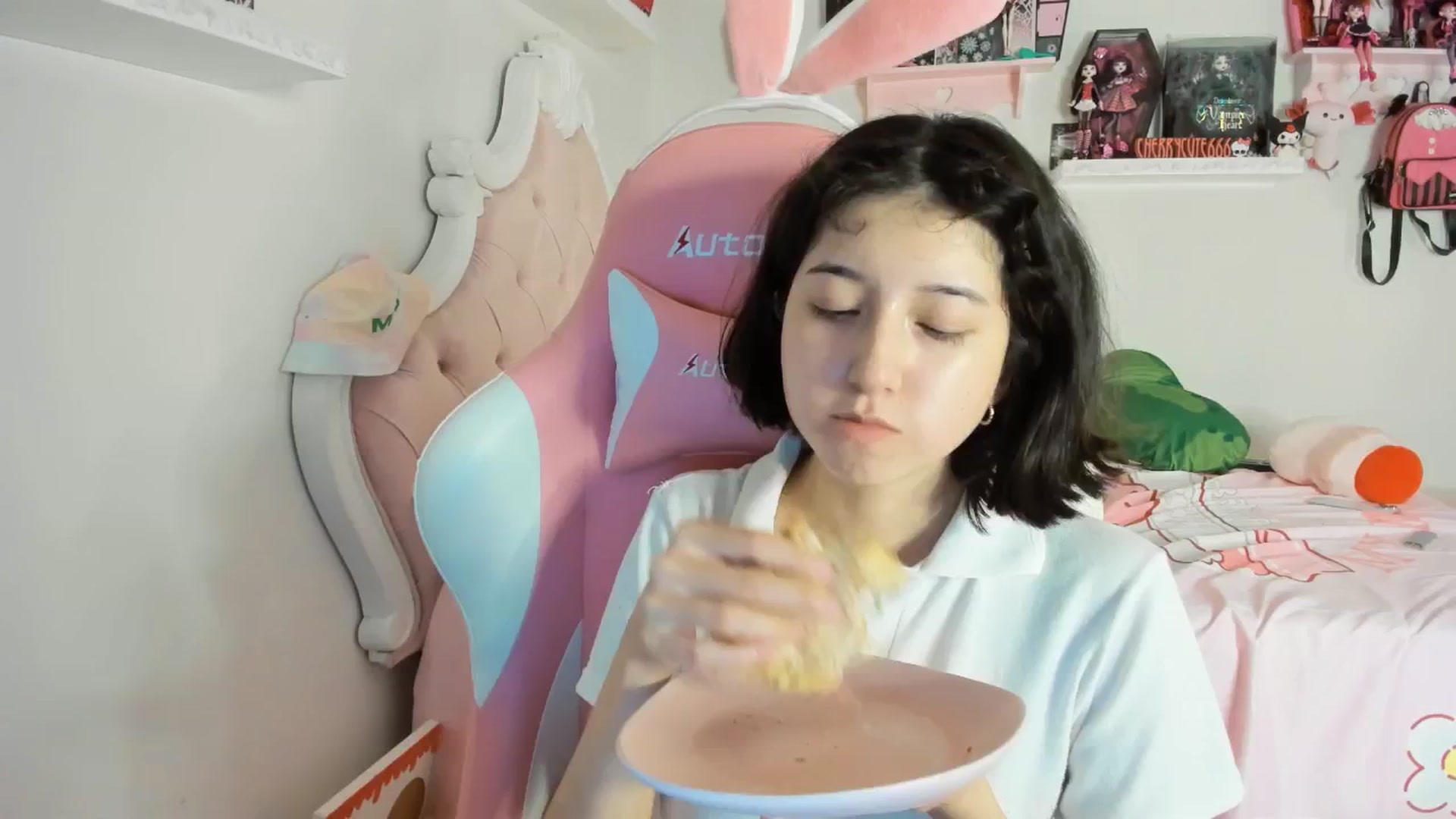 Gallery image thumbnail from Cherrycute666's myfreecams stream on, 06/07/2025, 07:50 image 15 of 20