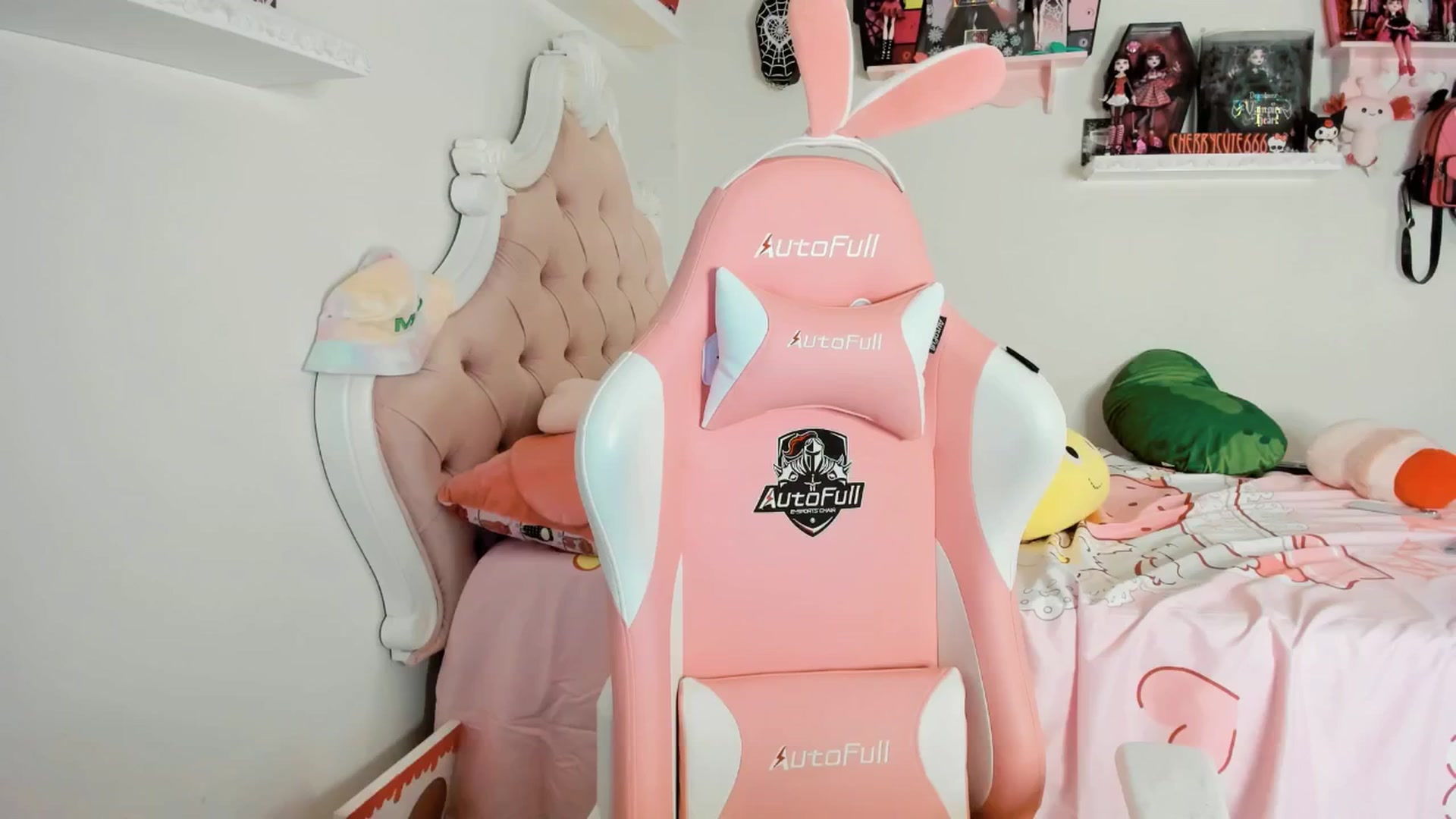 Gallery image thumbnail from Cherrycute666's myfreecams stream on, 06/07/2025, 07:50 image 8 of 20
