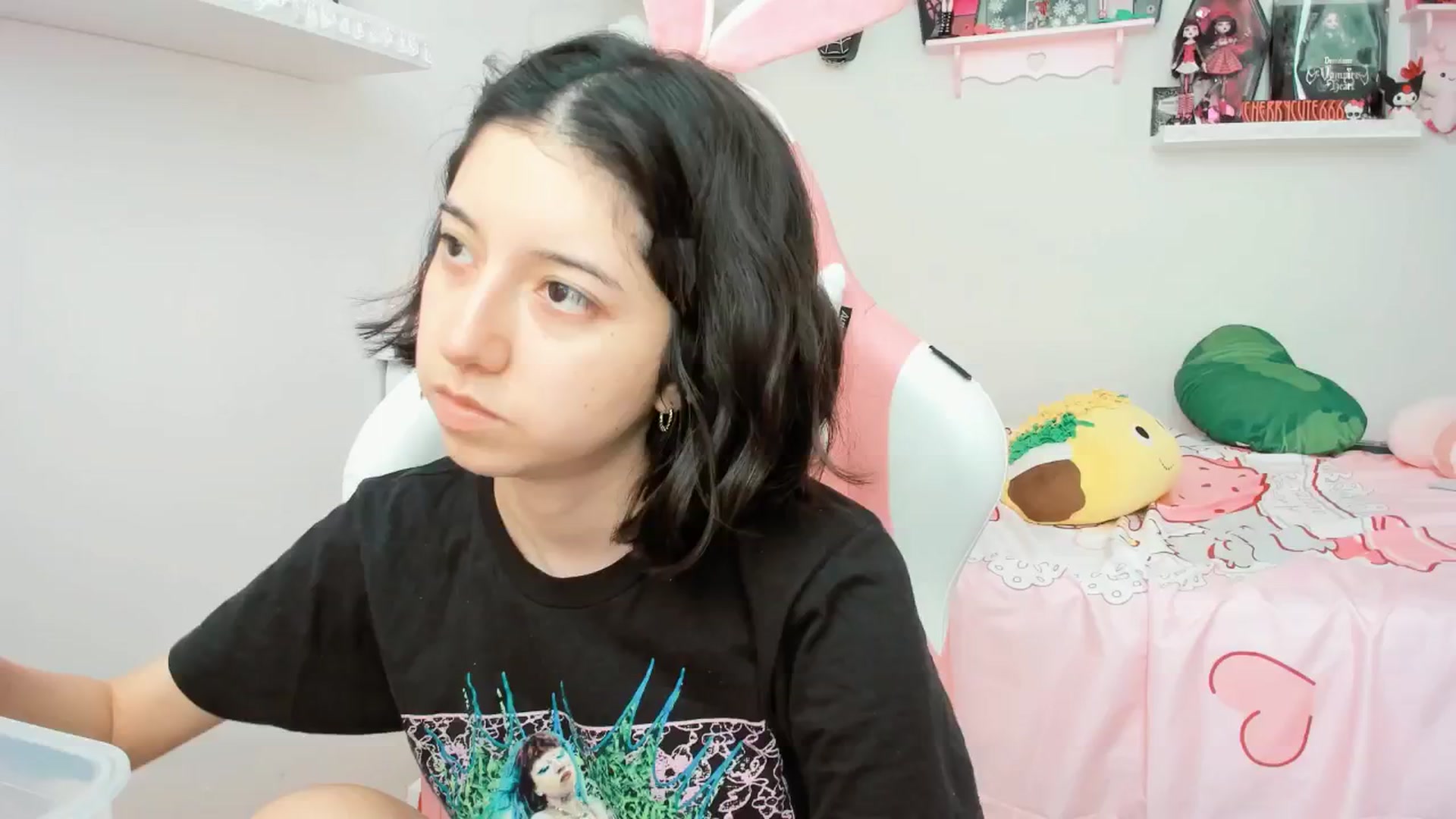 Gallery image thumbnail from Cherrycute666's myfreecams stream on, 06/07/2025, 20:53 image 13 of 20