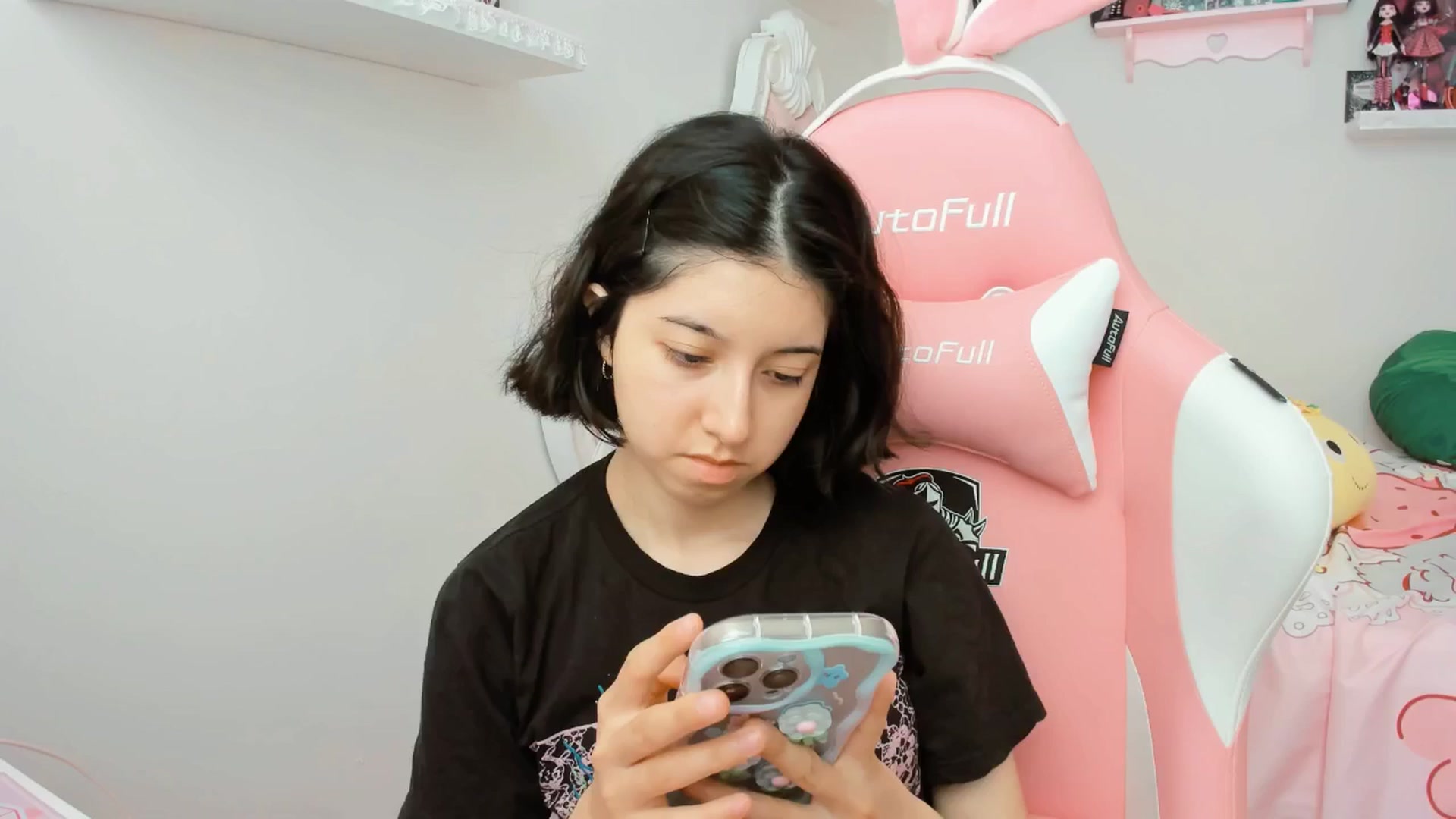 Gallery image thumbnail from Cherrycute666's myfreecams stream on, 06/07/2025, 20:53 image 8 of 20