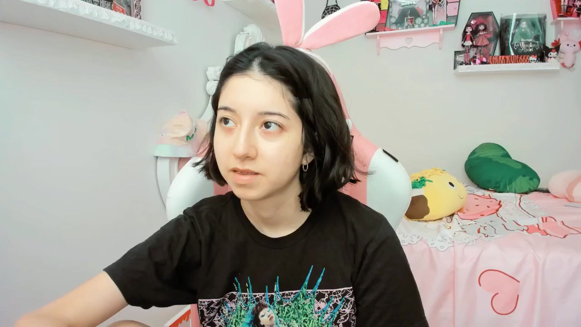 Gallery image thumbnail from Cherrycute666's myfreecams stream on, 06/07/2025, 20:53 image 3 of 20