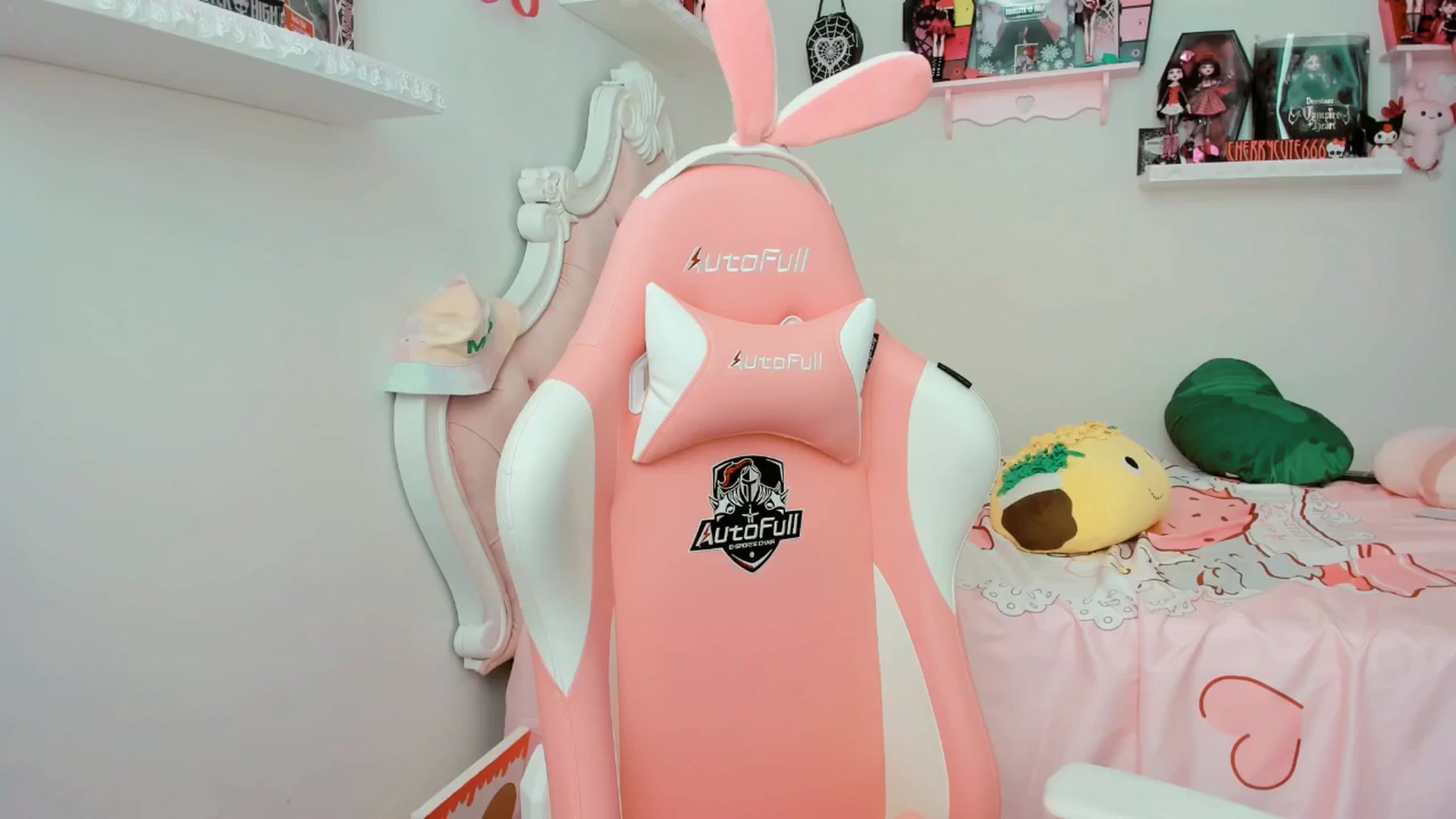 Gallery image thumbnail from Cherrycute666's myfreecams stream on, 06/07/2025, 20:53 image 1 of 20