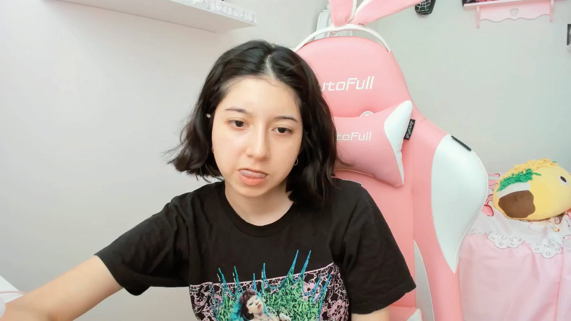 Gallery image thumbnail from Cherrycute666's myfreecams stream on, 06/07/2025, 20:53 image 16 of 20